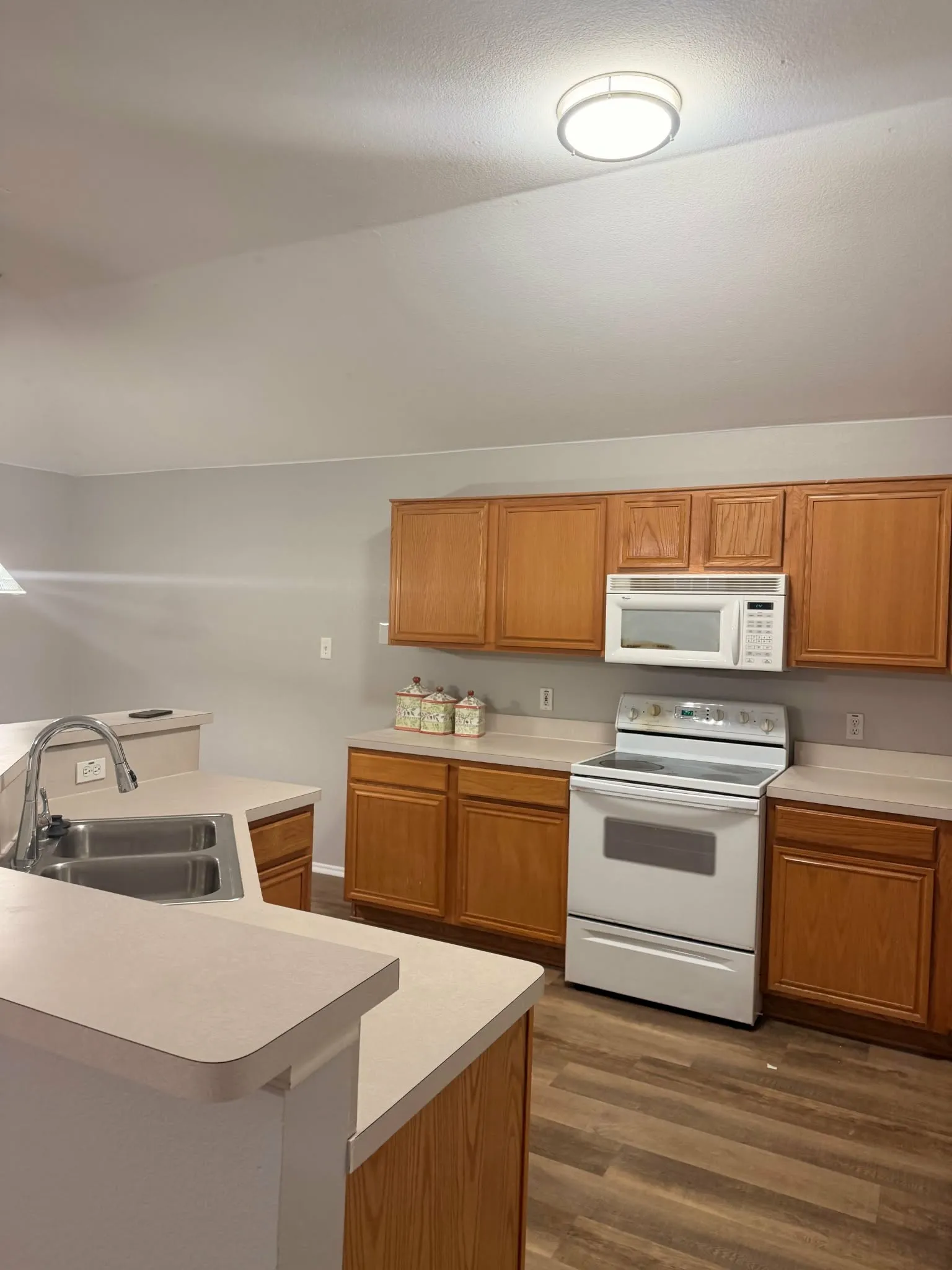 Single Family Residence For Rent in Dallas County , 1619 Wintercrest Road, Grand Prairie, Texas 75052, 3 Bedroom, 1 Bathroom, 2 Garage spaces, 1,685 Sqft, built in 2000, mls#21401270, Real Estate Agent in Grand Prairie, Homes For Rent in Dallas county, Homes For Rent in Grand Prairie, Realtor in Grand Prairie Texas, Real Estate Brokerage Independent Realty Texas, Luminita Cordes Realtor