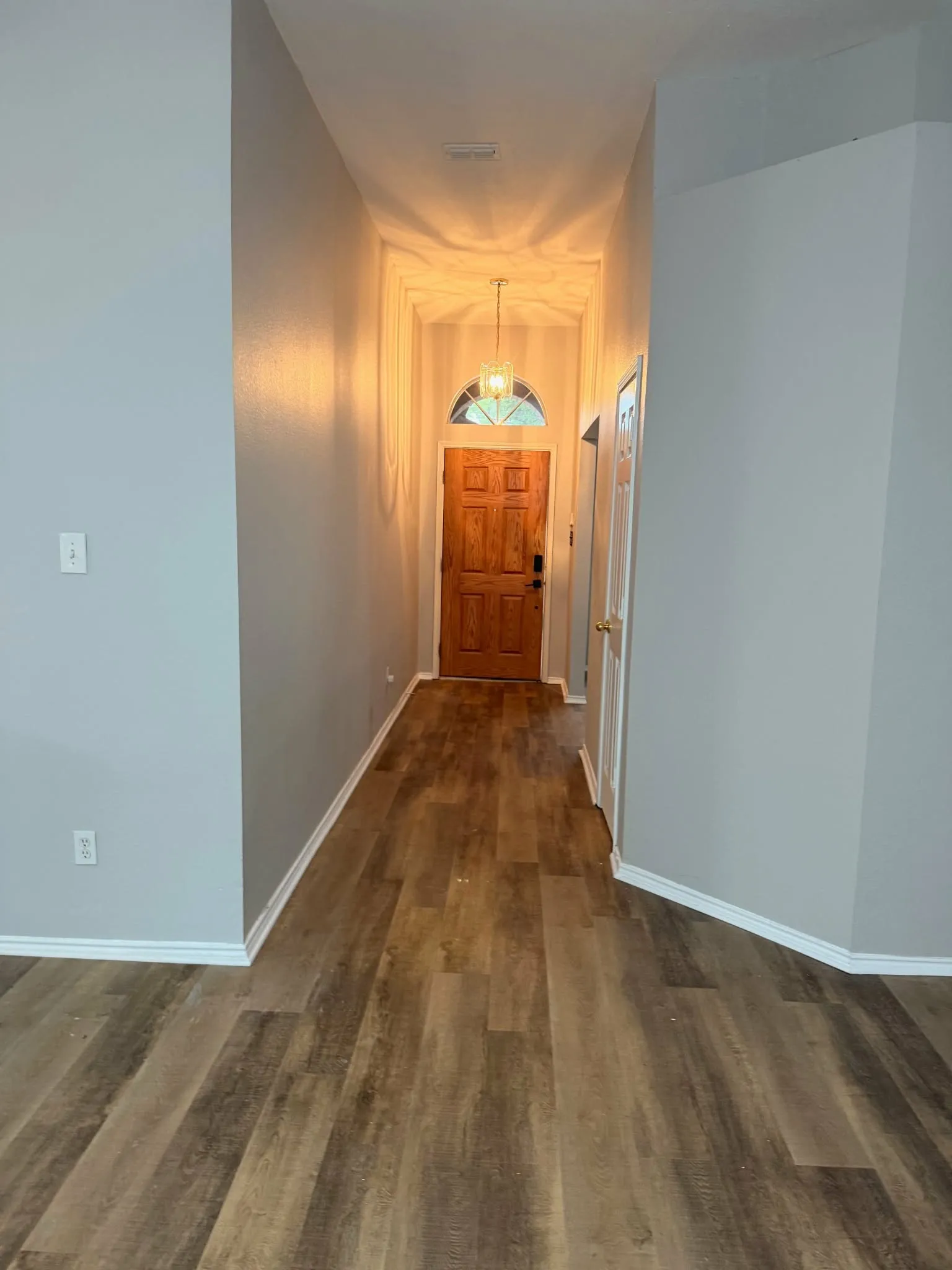 Single Family Residence For Rent in Dallas County , 1619 Wintercrest Road, Grand Prairie, Texas 75052, 3 Bedroom, 1 Bathroom, 2 Garage spaces, 1,685 Sqft, built in 2000, mls#21401270, Real Estate Agent in Grand Prairie, Homes For Rent in Dallas county, Homes For Rent in Grand Prairie, Realtor in Grand Prairie Texas, Real Estate Brokerage Independent Realty Texas, Luminita Cordes Realtor