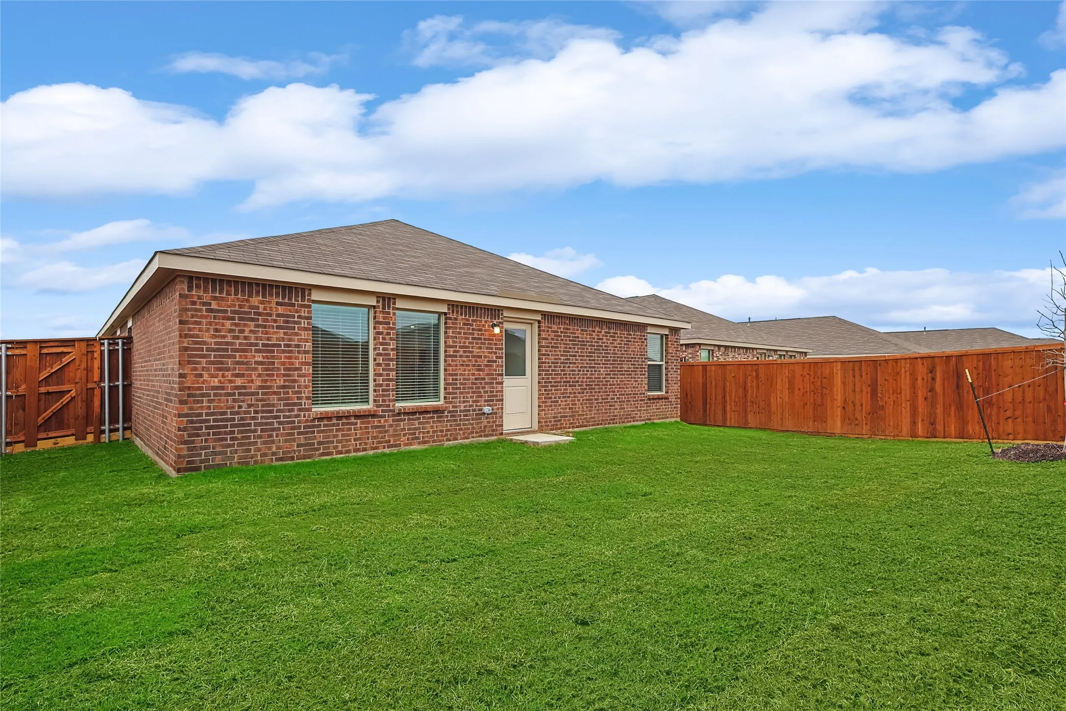 Single Family Residence For Rent in Denton County , 2812 Ozark Circle, Little Elm, Texas 75068, 4 Bedroom, 2 Bathroom, 2 Garage spaces, 1,858 Sqft, built in 2024, mls#21403050, Real Estate Agent in Little Elm, Homes For Rent in Denton county, Homes For Rent in Little Elm, Realtor in Little Elm Texas, Real Estate Brokerage Independent Realty Texas, Luminita Cordes Realtor