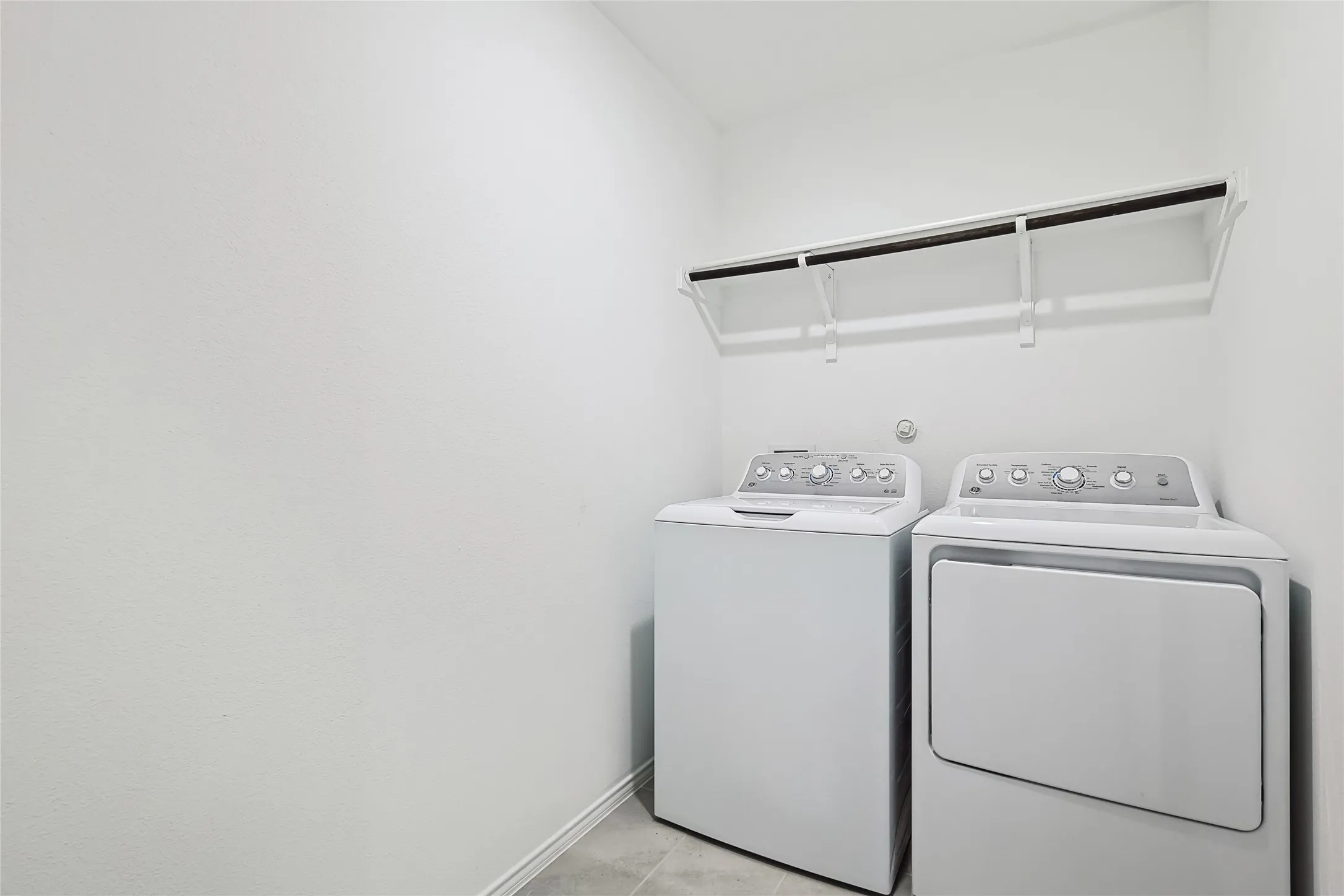 Single Family Residence For Rent in Denton County , 2812 Ozark Circle, Little Elm, Texas 75068, 4 Bedroom, 2 Bathroom, 2 Garage spaces, 1,858 Sqft, built in 2024, mls#21403050, Real Estate Agent in Little Elm, Homes For Rent in Denton county, Homes For Rent in Little Elm, Realtor in Little Elm Texas, Real Estate Brokerage Independent Realty Texas, Luminita Cordes Realtor