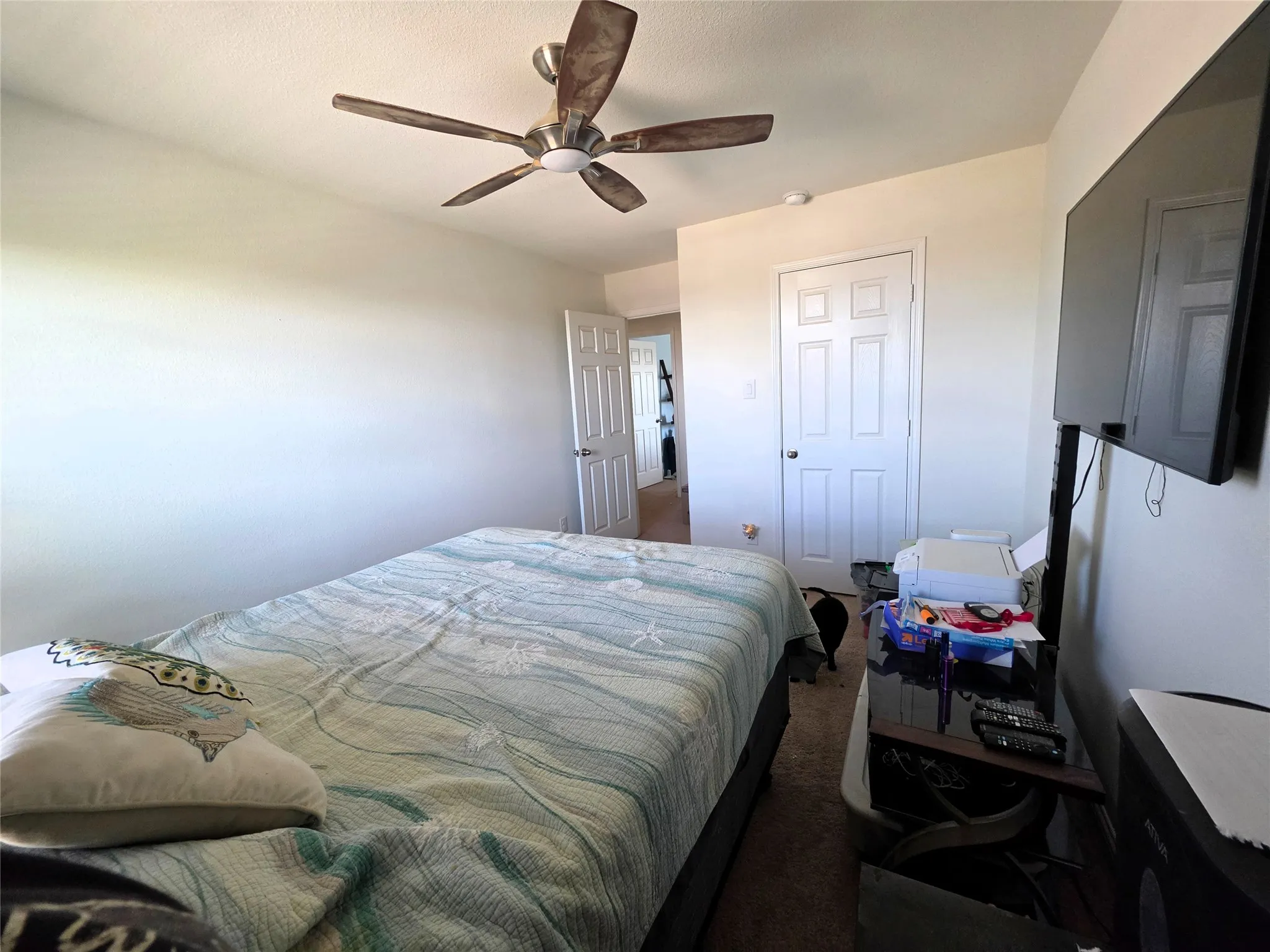 Ceiling fan with a light fixture