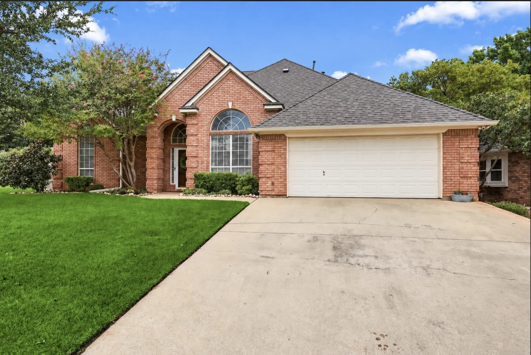 Single Family Residence For Sale in Tarrant County , 2705 Mimosa Court, Bedford, Texas 76021, 3 Bedroom, 2 Bathroom, 2 Garage spaces, 2,120 Sqft, built in 1994, mls#21401848, Real Estate Agent in Bedford, Homes For Sale in Tarrant county, Homes For Sale in Bedford, Realtor in Bedford Texas, Real Estate Brokerage Independent Realty Texas, Luminita Cordes Realtor