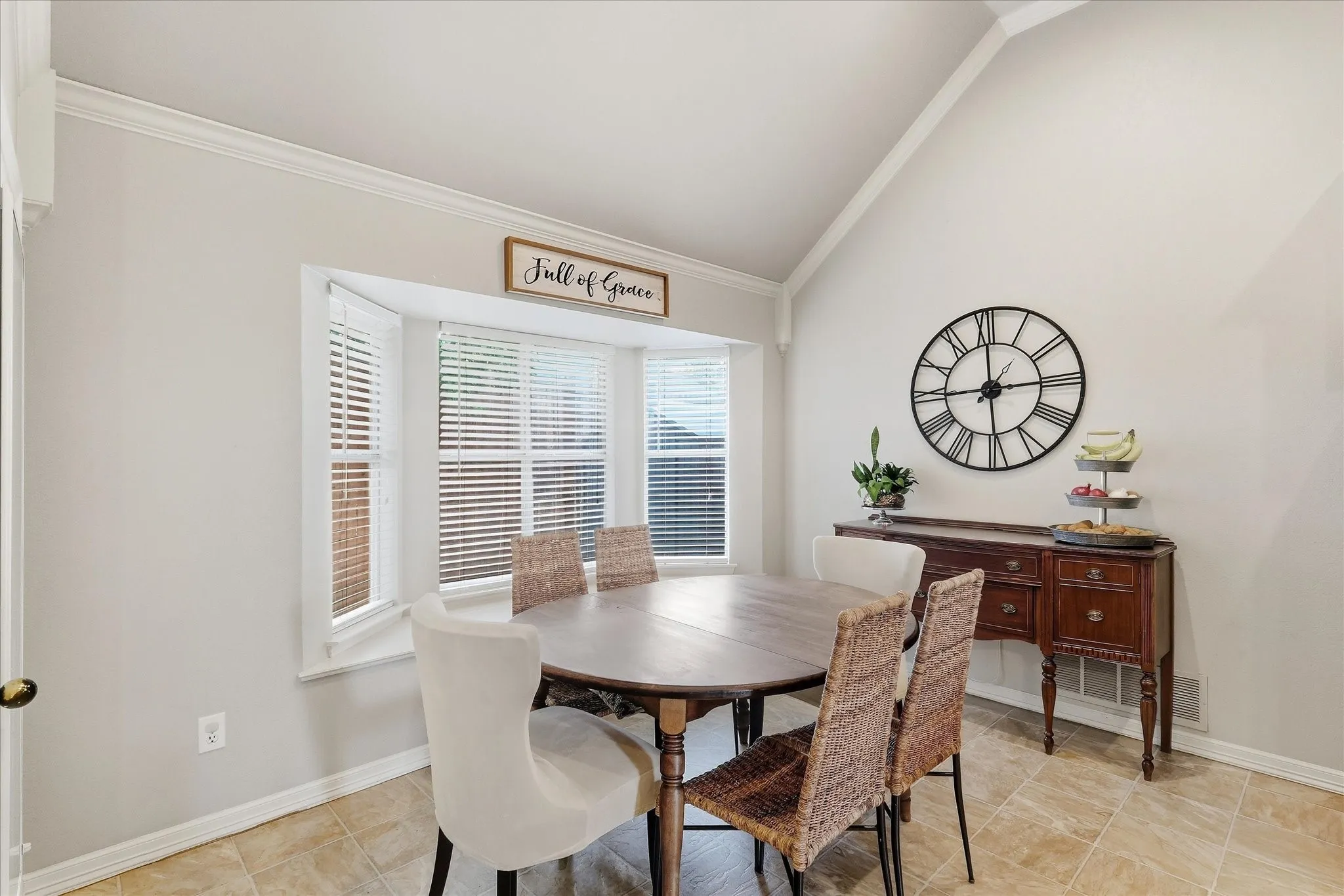 Single Family Residence For Sale in Tarrant County , 2705 Mimosa Court, Bedford, Texas 76021, 3 Bedroom, 2 Bathroom, 2 Garage spaces, 2,120 Sqft, built in 1994, mls#21401848, Real Estate Agent in Bedford, Homes For Sale in Tarrant county, Homes For Sale in Bedford, Realtor in Bedford Texas, Real Estate Brokerage Independent Realty Texas, Luminita Cordes Realtor