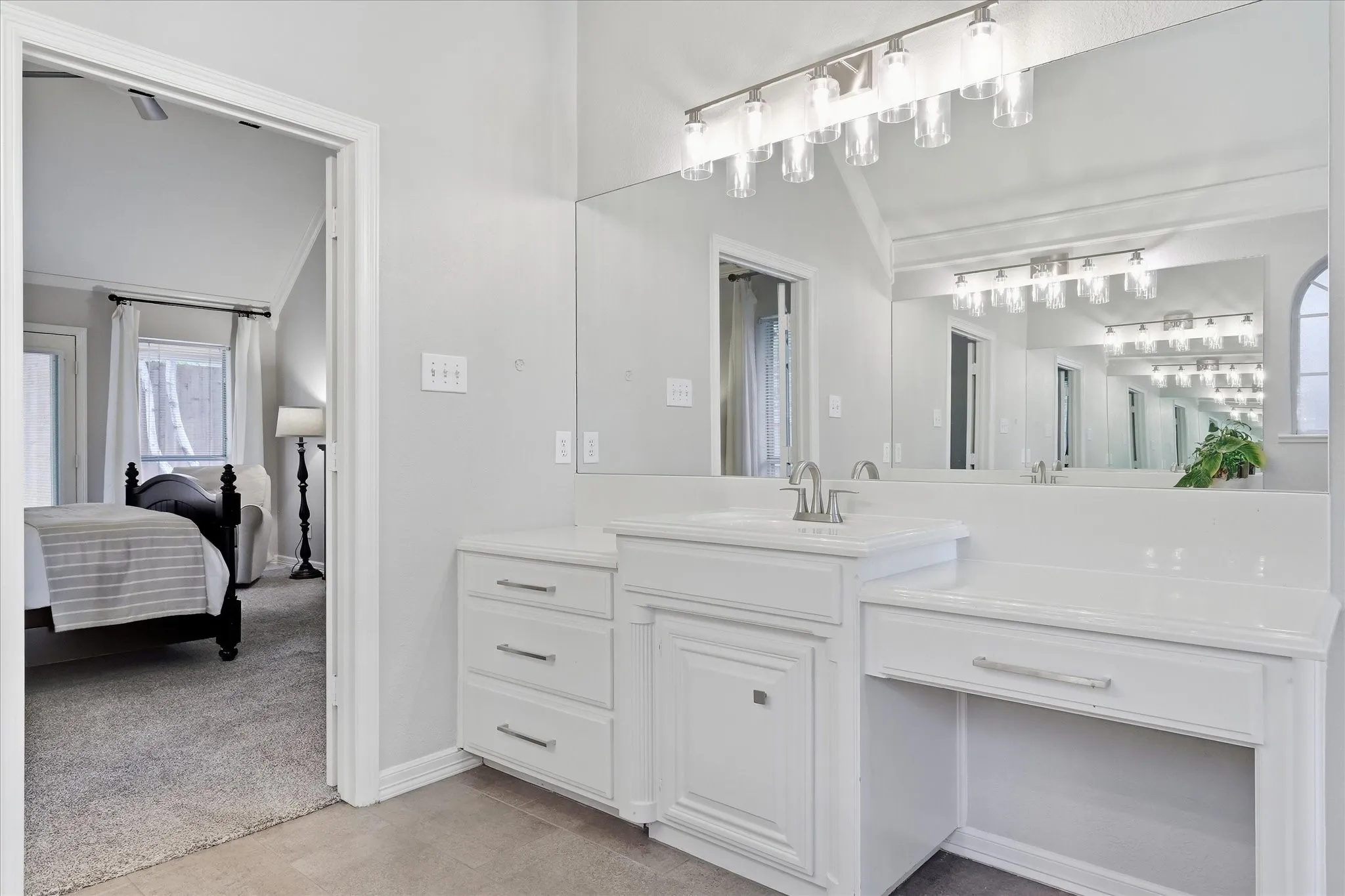 Single Family Residence For Sale in Tarrant County , 2705 Mimosa Court, Bedford, Texas 76021, 3 Bedroom, 2 Bathroom, 2 Garage spaces, 2,120 Sqft, built in 1994, mls#21401848, Real Estate Agent in Bedford, Homes For Sale in Tarrant county, Homes For Sale in Bedford, Realtor in Bedford Texas, Real Estate Brokerage Independent Realty Texas, Luminita Cordes Realtor