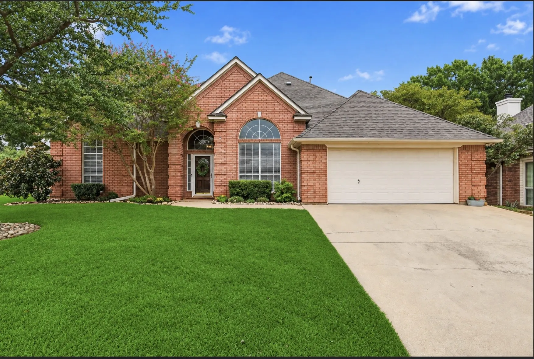 Single Family Residence For Sale in Tarrant County , 2705 Mimosa Court, Bedford, Texas 76021, 3 Bedroom, 2 Bathroom, 2 Garage spaces, 2,120 Sqft, built in 1994, mls#21401848, Real Estate Agent in Bedford, Homes For Sale in Tarrant county, Homes For Sale in Bedford, Realtor in Bedford Texas, Real Estate Brokerage Independent Realty Texas, Luminita Cordes Realtor