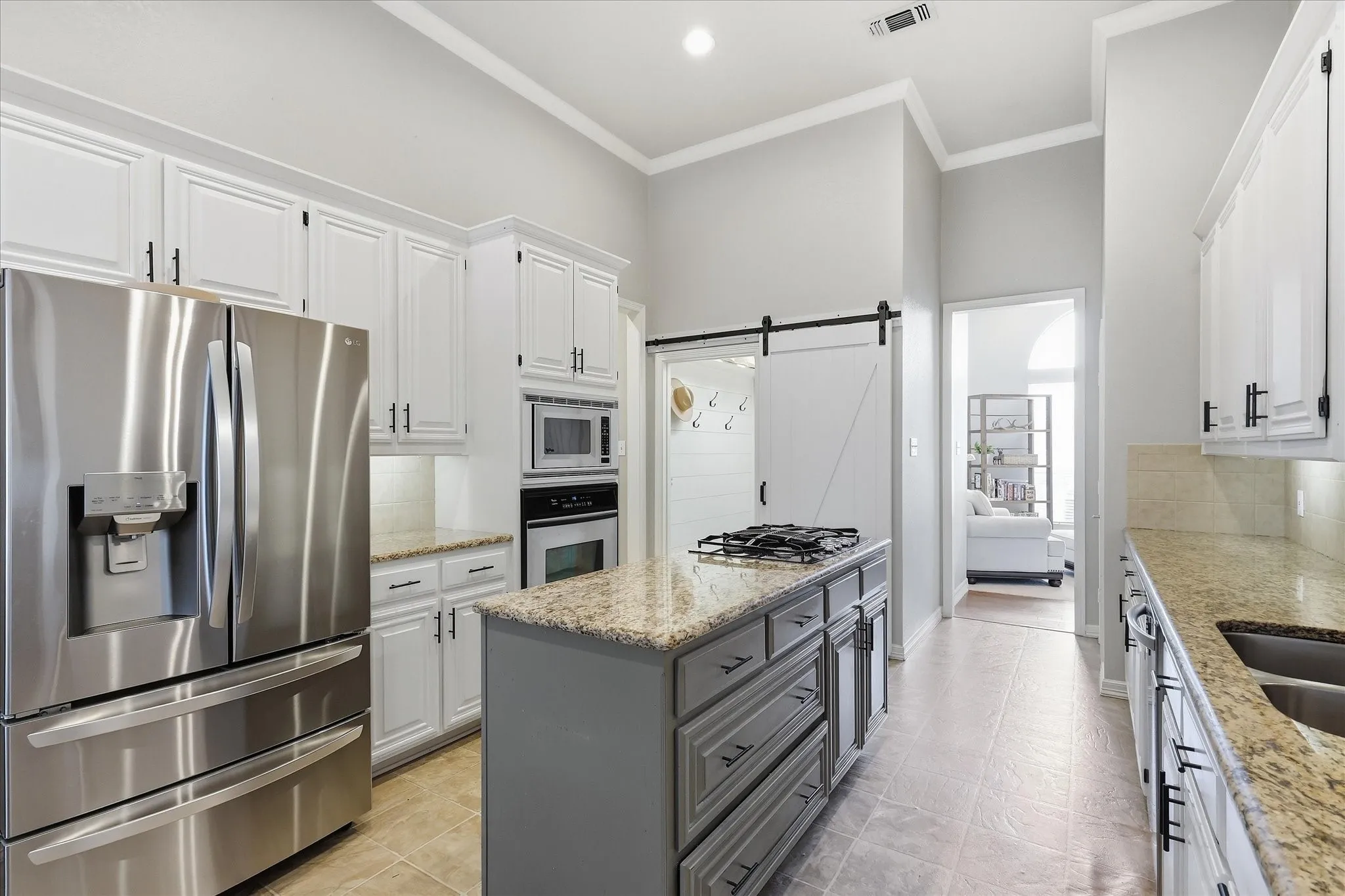 Single Family Residence For Sale in Tarrant County , 2705 Mimosa Court, Bedford, Texas 76021, 3 Bedroom, 2 Bathroom, 2 Garage spaces, 2,120 Sqft, built in 1994, mls#21401848, Real Estate Agent in Bedford, Homes For Sale in Tarrant county, Homes For Sale in Bedford, Realtor in Bedford Texas, Real Estate Brokerage Independent Realty Texas, Luminita Cordes Realtor
