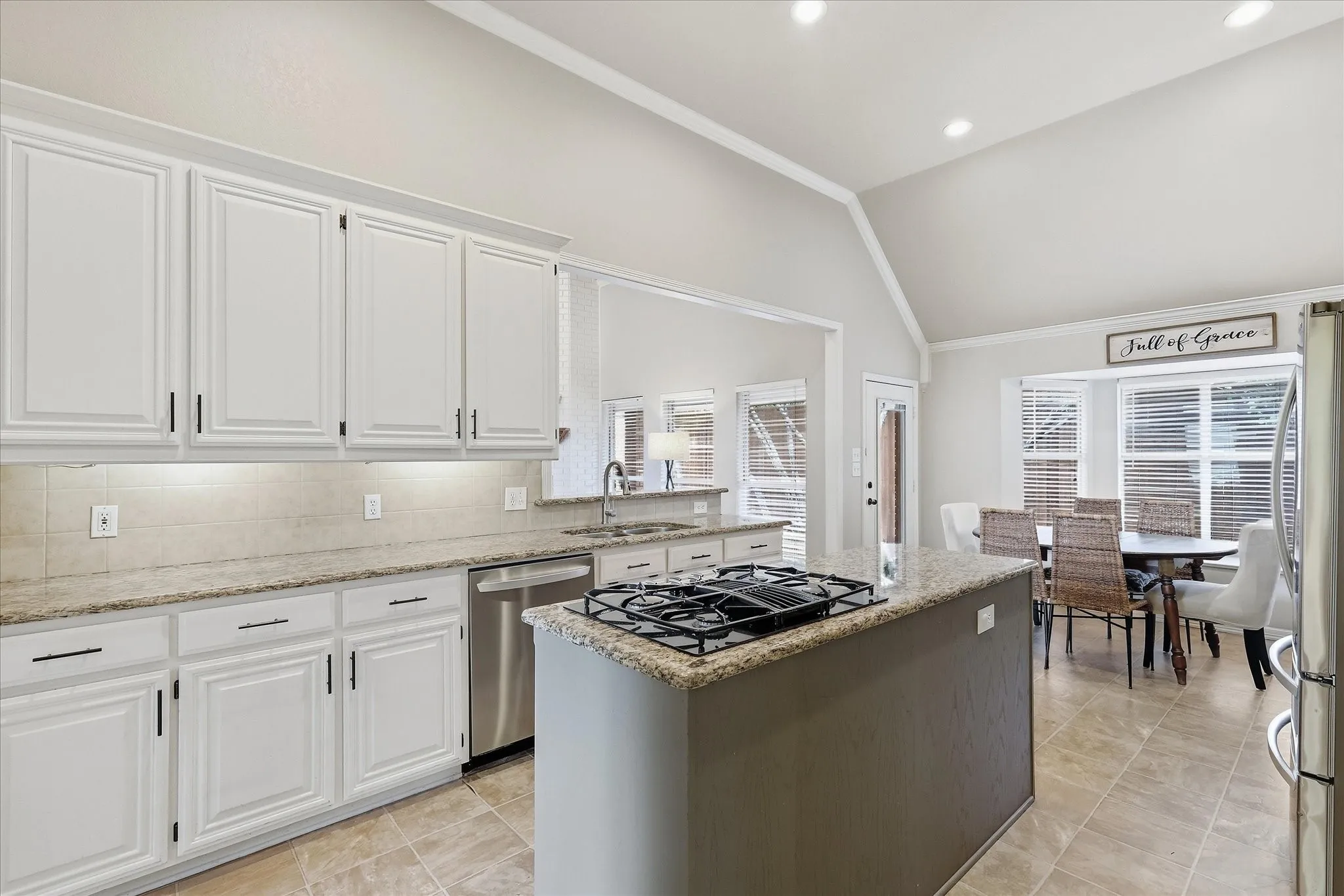 Single Family Residence For Sale in Tarrant County , 2705 Mimosa Court, Bedford, Texas 76021, 3 Bedroom, 2 Bathroom, 2 Garage spaces, 2,120 Sqft, built in 1994, mls#21401848, Real Estate Agent in Bedford, Homes For Sale in Tarrant county, Homes For Sale in Bedford, Realtor in Bedford Texas, Real Estate Brokerage Independent Realty Texas, Luminita Cordes Realtor