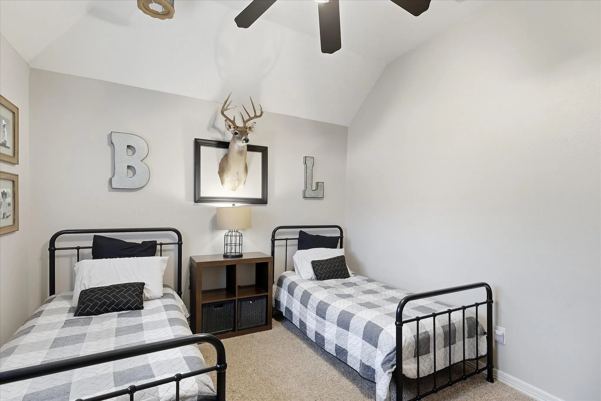 Single Family Residence For Sale in Tarrant County , 2705 Mimosa Court, Bedford, Texas 76021, 3 Bedroom, 2 Bathroom, 2 Garage spaces, 2,120 Sqft, built in 1994, mls#21401848, Real Estate Agent in Bedford, Homes For Sale in Tarrant county, Homes For Sale in Bedford, Realtor in Bedford Texas, Real Estate Brokerage Independent Realty Texas, Luminita Cordes Realtor