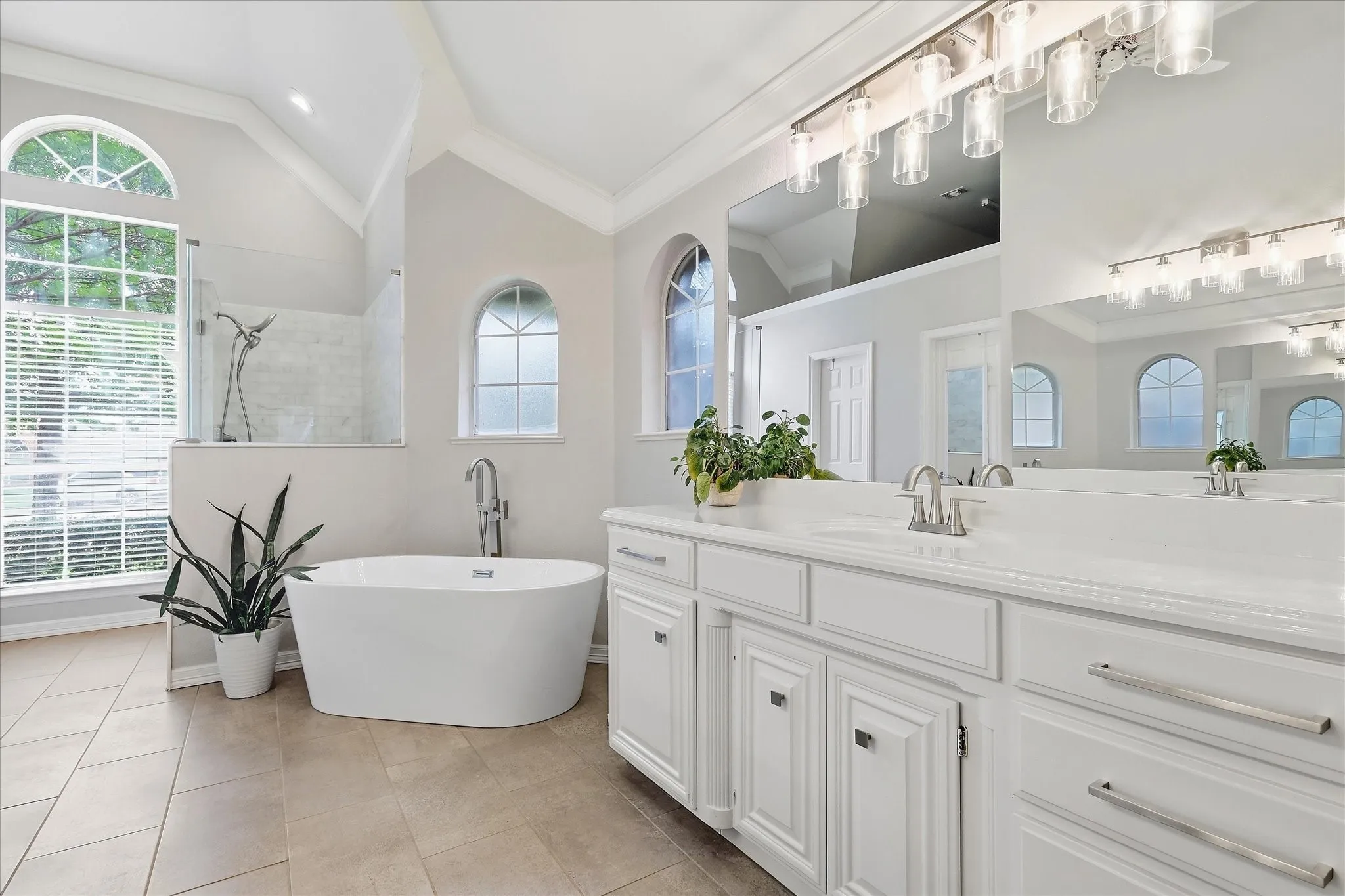 Single Family Residence For Sale in Tarrant County , 2705 Mimosa Court, Bedford, Texas 76021, 3 Bedroom, 2 Bathroom, 2 Garage spaces, 2,120 Sqft, built in 1994, mls#21401848, Real Estate Agent in Bedford, Homes For Sale in Tarrant county, Homes For Sale in Bedford, Realtor in Bedford Texas, Real Estate Brokerage Independent Realty Texas, Luminita Cordes Realtor