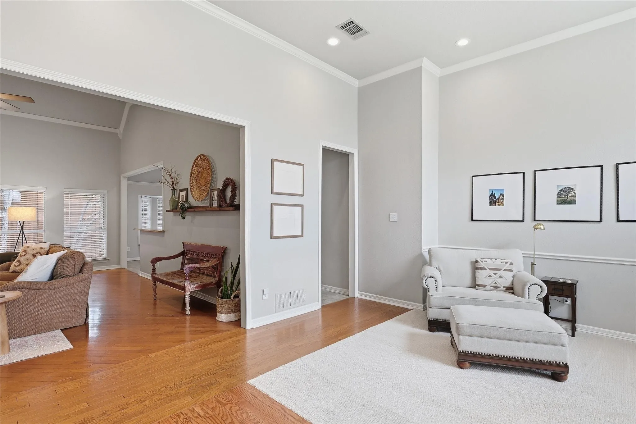 Single Family Residence For Sale in Tarrant County , 2705 Mimosa Court, Bedford, Texas 76021, 3 Bedroom, 2 Bathroom, 2 Garage spaces, 2,120 Sqft, built in 1994, mls#21401848, Real Estate Agent in Bedford, Homes For Sale in Tarrant county, Homes For Sale in Bedford, Realtor in Bedford Texas, Real Estate Brokerage Independent Realty Texas, Luminita Cordes Realtor