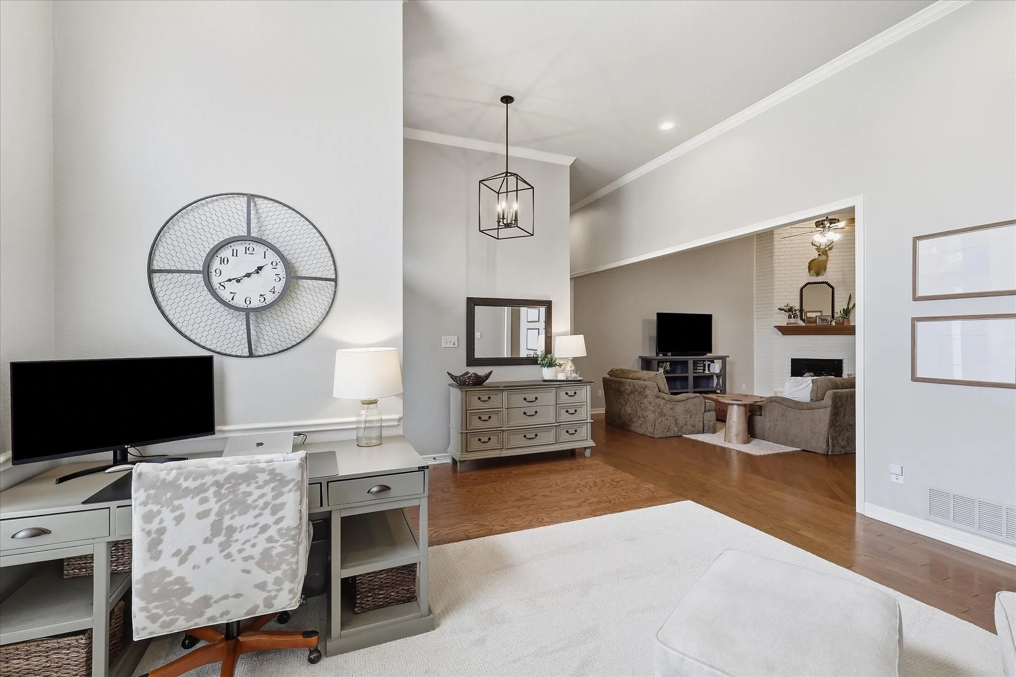 Single Family Residence For Sale in Tarrant County , 2705 Mimosa Court, Bedford, Texas 76021, 3 Bedroom, 2 Bathroom, 2 Garage spaces, 2,120 Sqft, built in 1994, mls#21401848, Real Estate Agent in Bedford, Homes For Sale in Tarrant county, Homes For Sale in Bedford, Realtor in Bedford Texas, Real Estate Brokerage Independent Realty Texas, Luminita Cordes Realtor