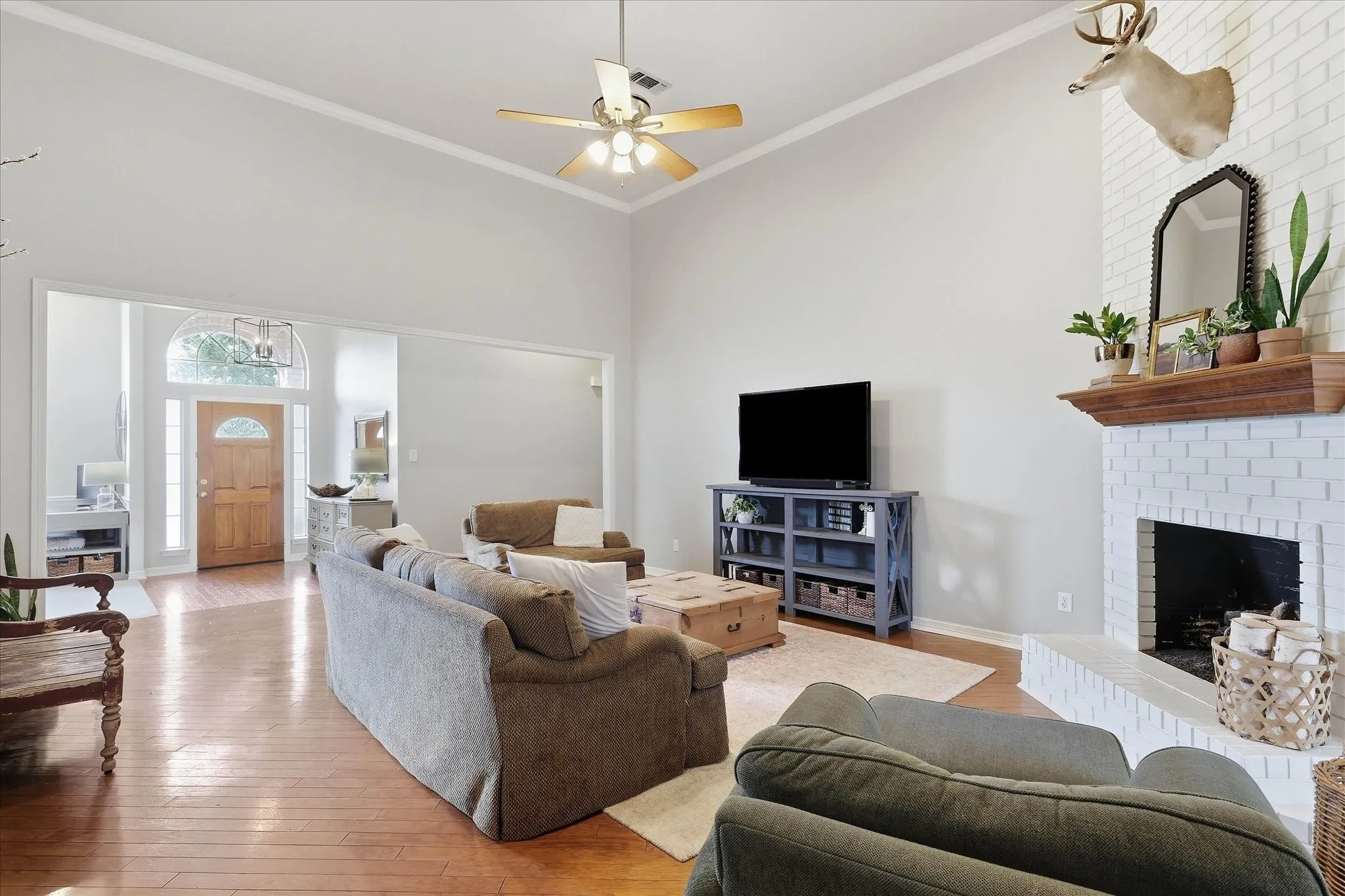 Single Family Residence For Sale in Tarrant County , 2705 Mimosa Court, Bedford, Texas 76021, 3 Bedroom, 2 Bathroom, 2 Garage spaces, 2,120 Sqft, built in 1994, mls#21401848, Real Estate Agent in Bedford, Homes For Sale in Tarrant county, Homes For Sale in Bedford, Realtor in Bedford Texas, Real Estate Brokerage Independent Realty Texas, Luminita Cordes Realtor