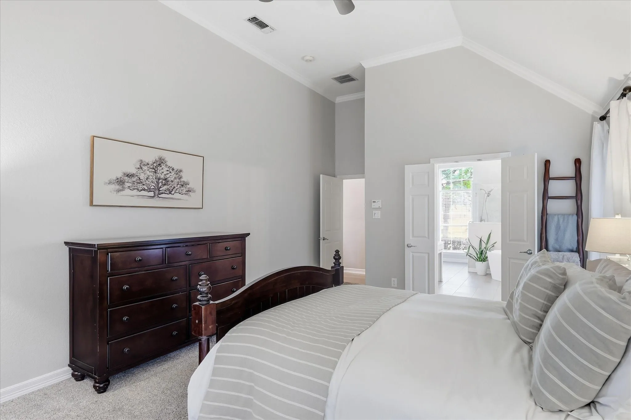 Single Family Residence For Sale in Tarrant County , 2705 Mimosa Court, Bedford, Texas 76021, 3 Bedroom, 2 Bathroom, 2 Garage spaces, 2,120 Sqft, built in 1994, mls#21401848, Real Estate Agent in Bedford, Homes For Sale in Tarrant county, Homes For Sale in Bedford, Realtor in Bedford Texas, Real Estate Brokerage Independent Realty Texas, Luminita Cordes Realtor