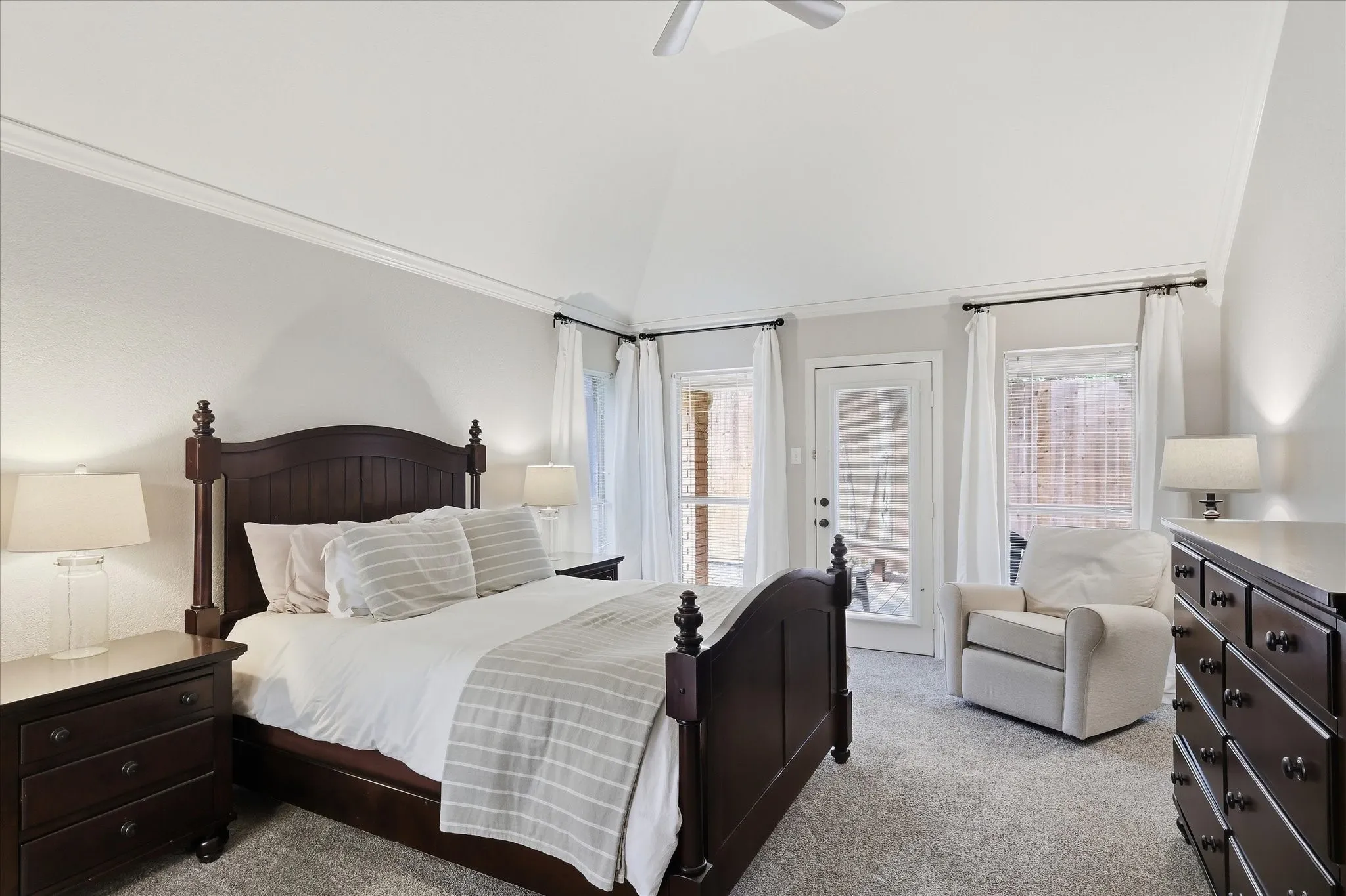 Single Family Residence For Sale in Tarrant County , 2705 Mimosa Court, Bedford, Texas 76021, 3 Bedroom, 2 Bathroom, 2 Garage spaces, 2,120 Sqft, built in 1994, mls#21401848, Real Estate Agent in Bedford, Homes For Sale in Tarrant county, Homes For Sale in Bedford, Realtor in Bedford Texas, Real Estate Brokerage Independent Realty Texas, Luminita Cordes Realtor