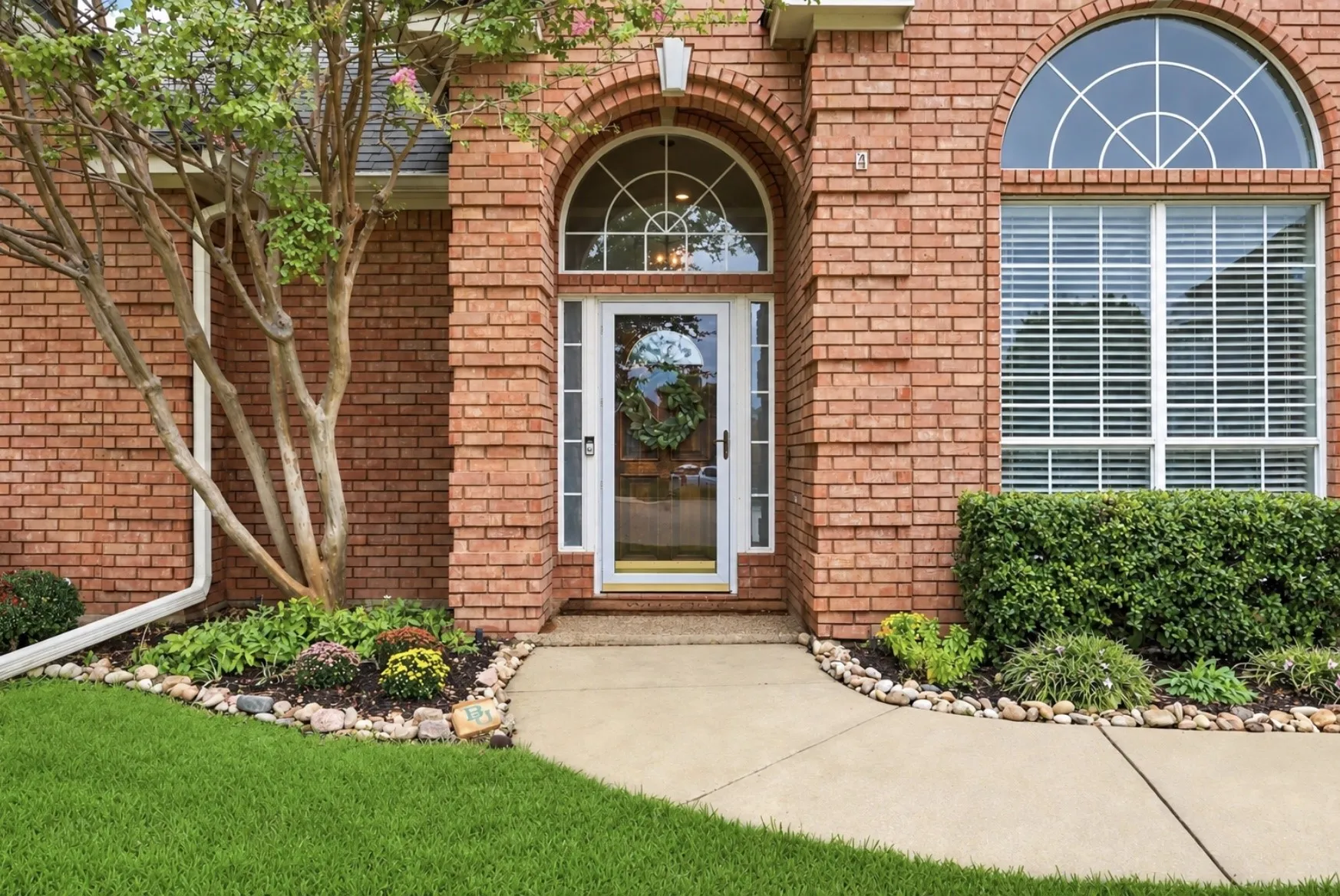 Single Family Residence For Sale in Tarrant County , 2705 Mimosa Court, Bedford, Texas 76021, 3 Bedroom, 2 Bathroom, 2 Garage spaces, 2,120 Sqft, built in 1994, mls#21401848, Real Estate Agent in Bedford, Homes For Sale in Tarrant county, Homes For Sale in Bedford, Realtor in Bedford Texas, Real Estate Brokerage Independent Realty Texas, Luminita Cordes Realtor