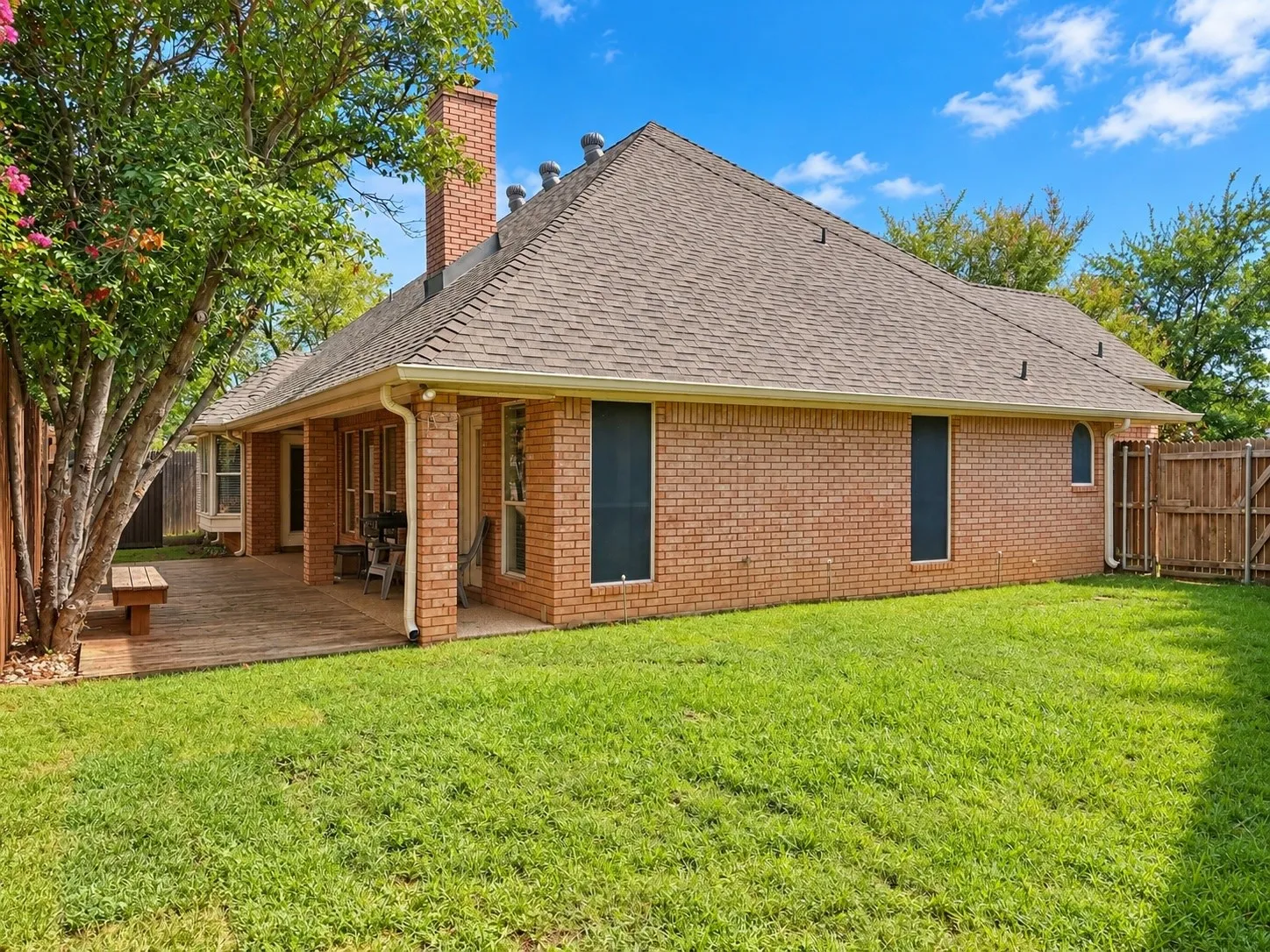 Single Family Residence For Sale in Tarrant County , 2705 Mimosa Court, Bedford, Texas 76021, 3 Bedroom, 2 Bathroom, 2 Garage spaces, 2,120 Sqft, built in 1994, mls#21401848, Real Estate Agent in Bedford, Homes For Sale in Tarrant county, Homes For Sale in Bedford, Realtor in Bedford Texas, Real Estate Brokerage Independent Realty Texas, Luminita Cordes Realtor