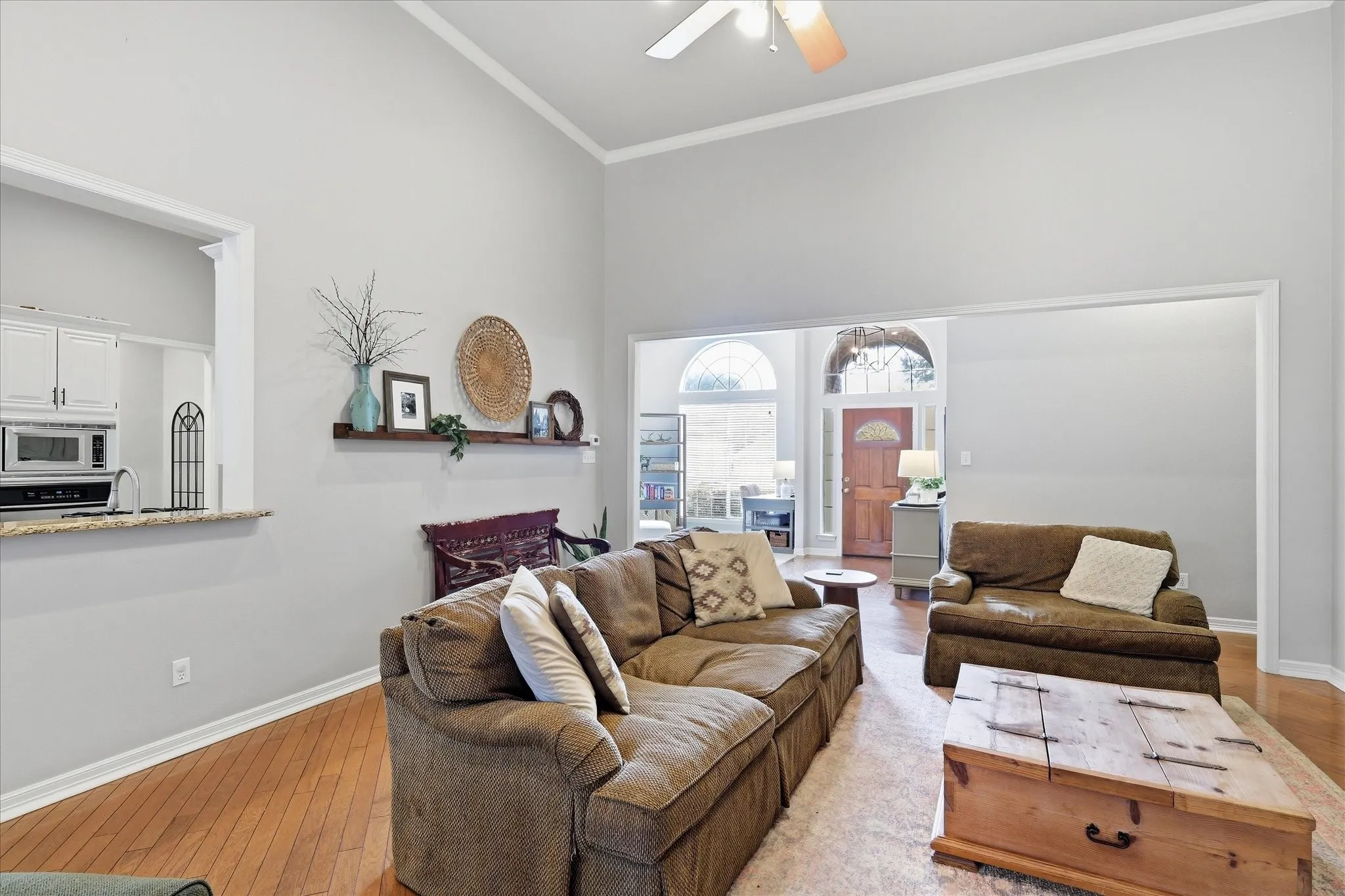 Single Family Residence For Sale in Tarrant County , 2705 Mimosa Court, Bedford, Texas 76021, 3 Bedroom, 2 Bathroom, 2 Garage spaces, 2,120 Sqft, built in 1994, mls#21401848, Real Estate Agent in Bedford, Homes For Sale in Tarrant county, Homes For Sale in Bedford, Realtor in Bedford Texas, Real Estate Brokerage Independent Realty Texas, Luminita Cordes Realtor