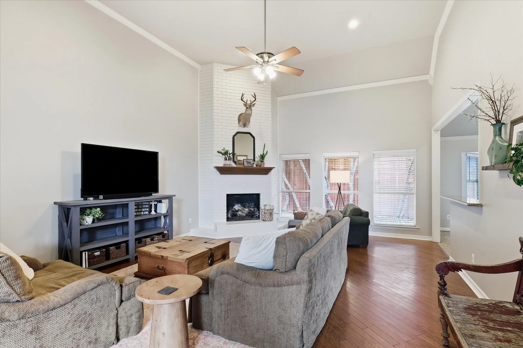 Single Family Residence For Sale in Tarrant County , 2705 Mimosa Court, Bedford, Texas 76021, 3 Bedroom, 2 Bathroom, 2 Garage spaces, 2,120 Sqft, built in 1994, mls#21401848, Real Estate Agent in Bedford, Homes For Sale in Tarrant county, Homes For Sale in Bedford, Realtor in Bedford Texas, Real Estate Brokerage Independent Realty Texas, Luminita Cordes Realtor