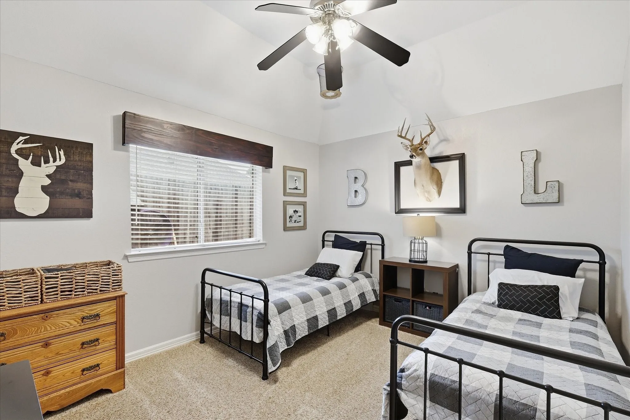 Single Family Residence For Sale in Tarrant County , 2705 Mimosa Court, Bedford, Texas 76021, 3 Bedroom, 2 Bathroom, 2 Garage spaces, 2,120 Sqft, built in 1994, mls#21401848, Real Estate Agent in Bedford, Homes For Sale in Tarrant county, Homes For Sale in Bedford, Realtor in Bedford Texas, Real Estate Brokerage Independent Realty Texas, Luminita Cordes Realtor