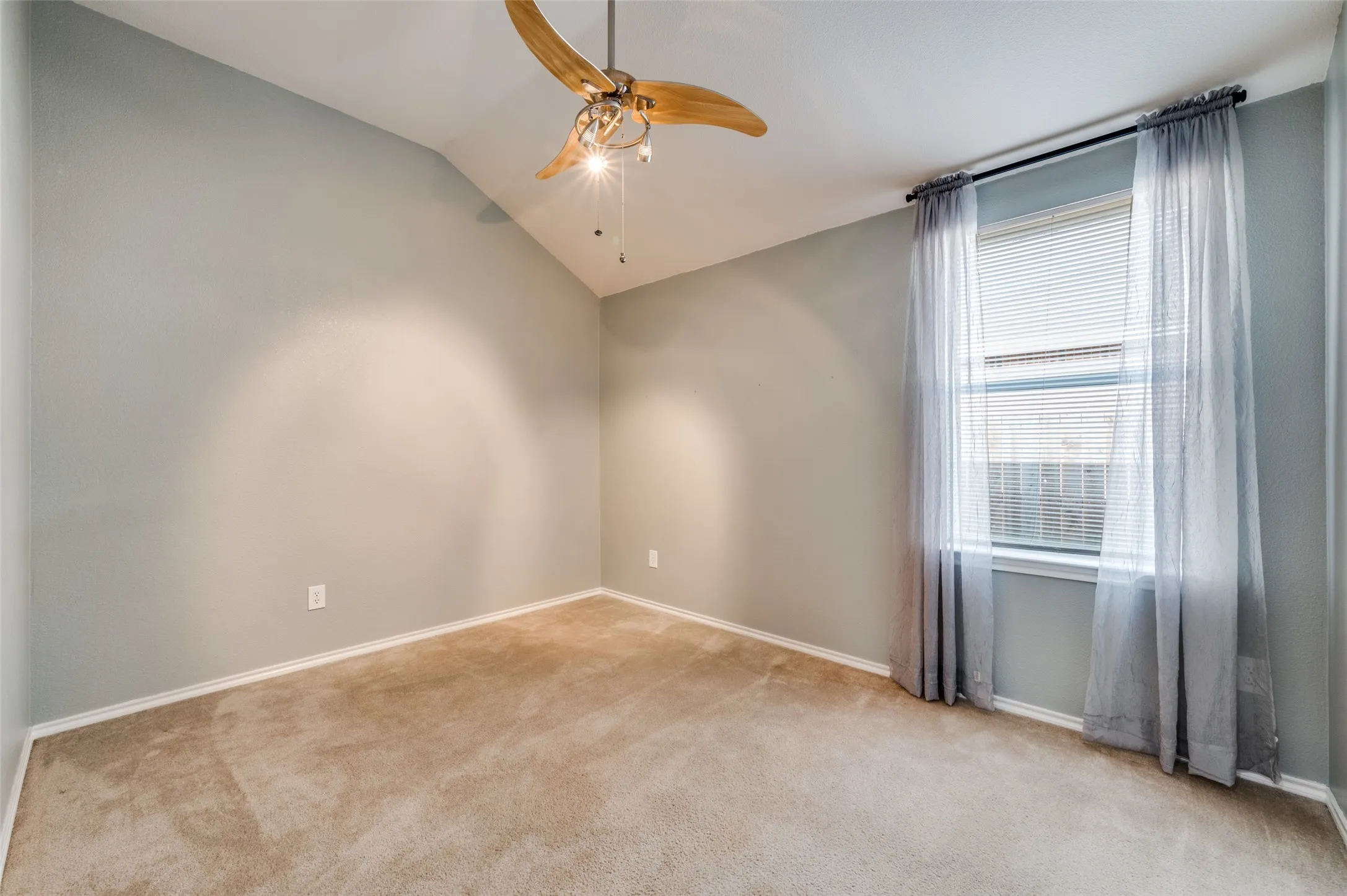 Guest Room with ceiling fans