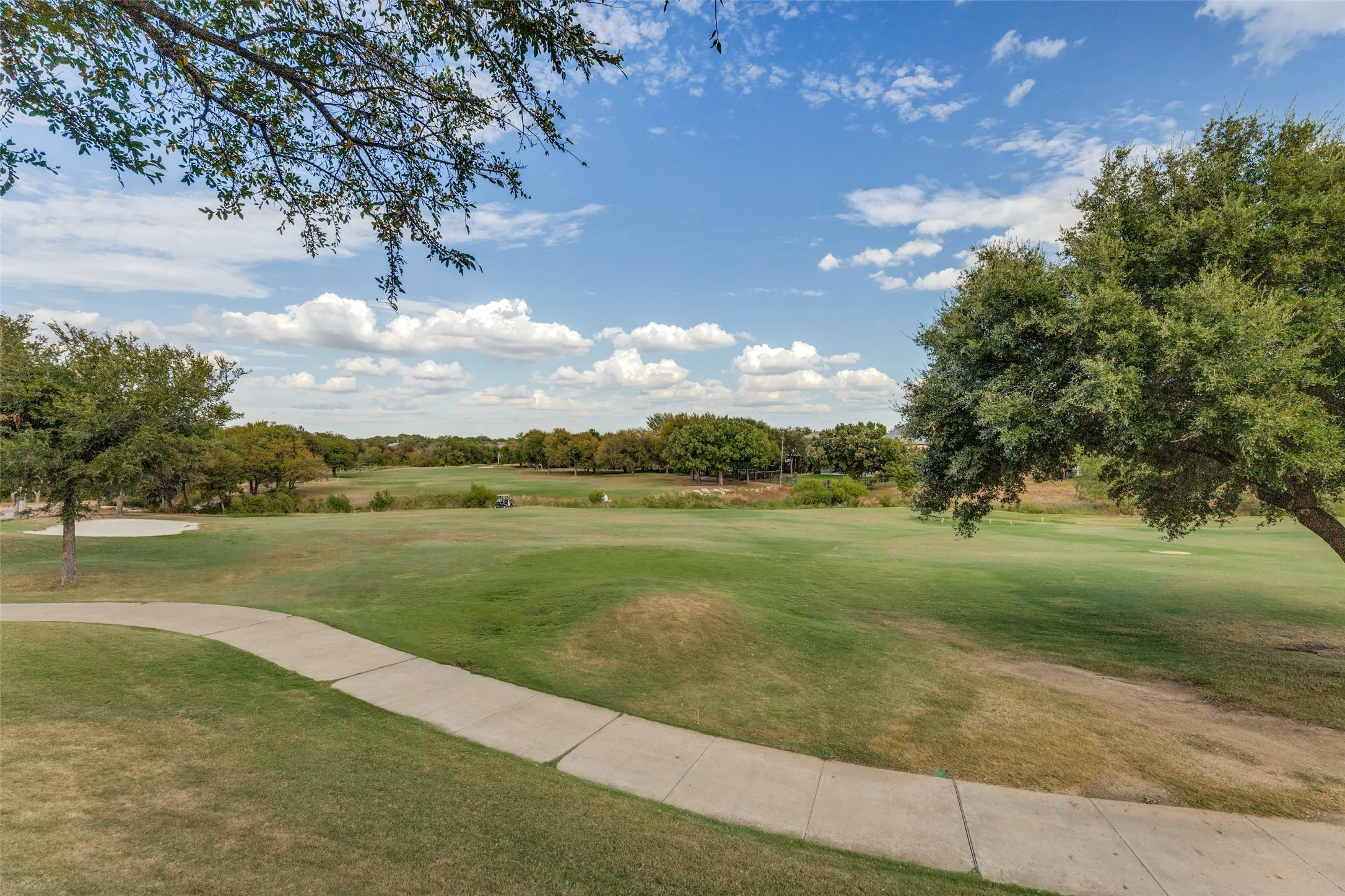 Single Family Residence For Sale in Tarrant County , 4237 Shores Court, Fort Worth, Texas 76137, 4 Bedroom, 3 Bathroom, 2 Garage spaces, 2,808 Sqft, built in 2001, mls#21398726, Real Estate Agent in Fort Worth, Homes For Sale in Tarrant county, Homes For Sale in Fort Worth, Realtor in Fort Worth Texas, Real Estate Brokerage Independent Realty Texas, Luminita Cordes Realtor