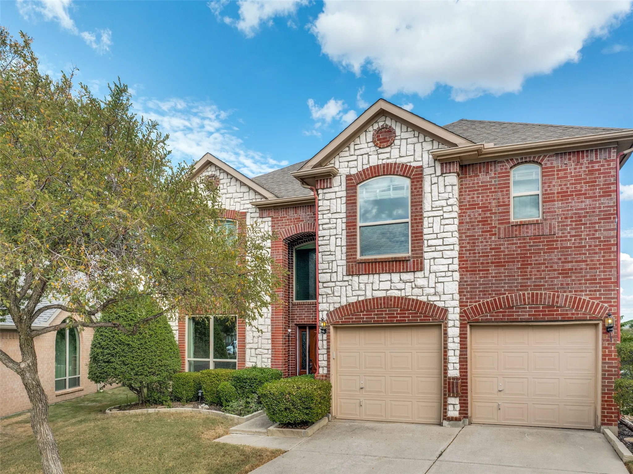 Single Family Residence For Sale in Tarrant County , 4237 Shores Court, Fort Worth, Texas 76137, 4 Bedroom, 3 Bathroom, 2 Garage spaces, 2,808 Sqft, built in 2001, mls#21398726, Real Estate Agent in Fort Worth, Homes For Sale in Tarrant county, Homes For Sale in Fort Worth, Realtor in Fort Worth Texas, Real Estate Brokerage Independent Realty Texas, Luminita Cordes Realtor