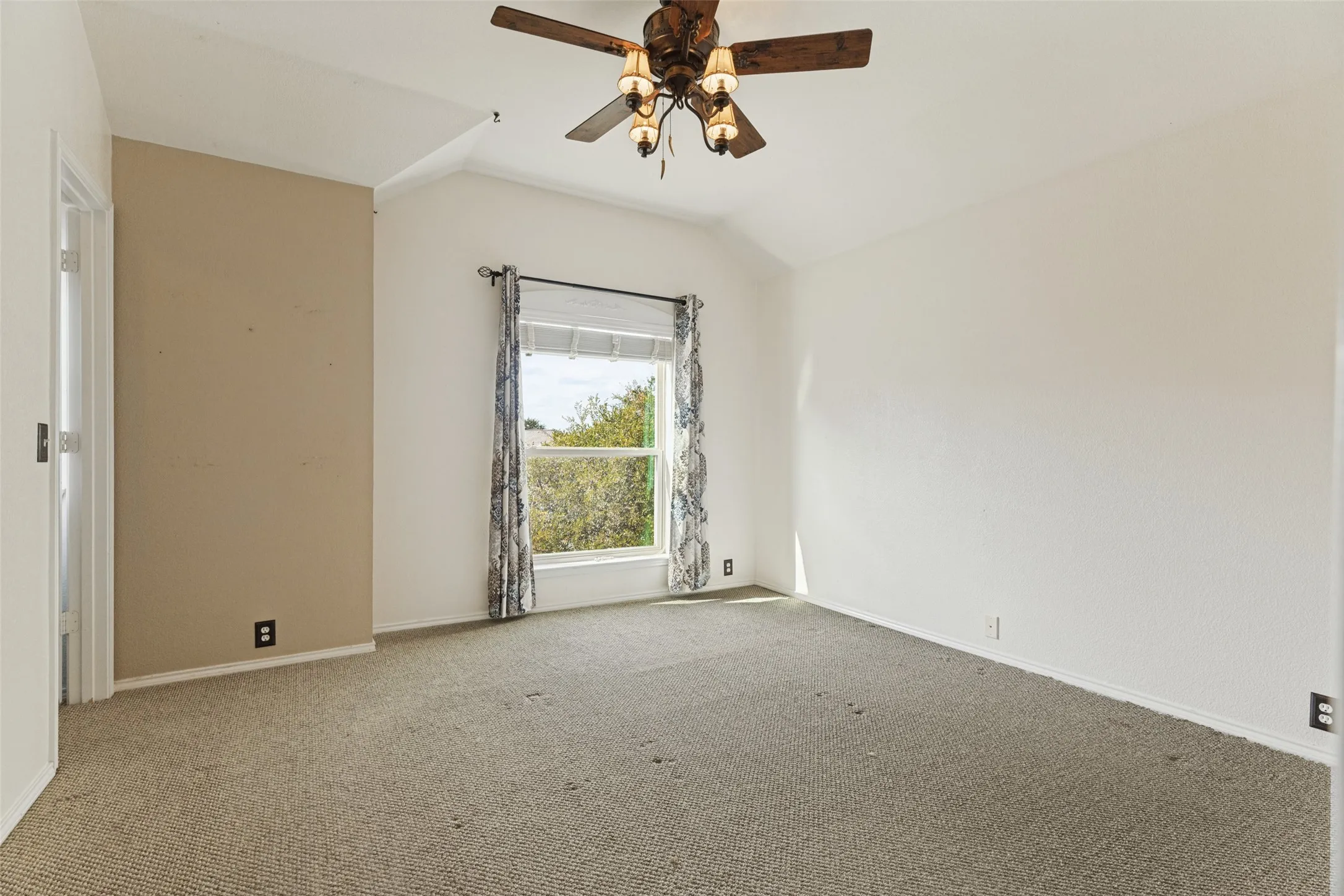 Upstairs secondary bedroom with ensuite bath
