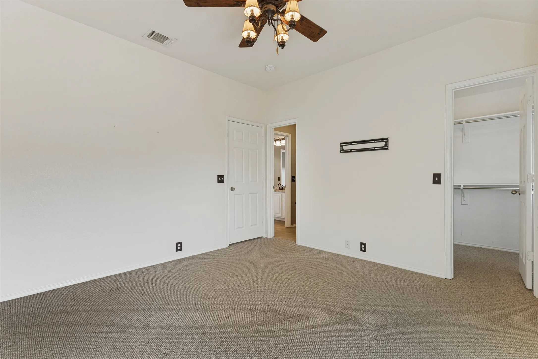 Single Family Residence For Sale in Tarrant County , 4237 Shores Court, Fort Worth, Texas 76137, 4 Bedroom, 3 Bathroom, 2 Garage spaces, 2,808 Sqft, built in 2001, mls#21398726, Real Estate Agent in Fort Worth, Homes For Sale in Tarrant county, Homes For Sale in Fort Worth, Realtor in Fort Worth Texas, Real Estate Brokerage Independent Realty Texas, Luminita Cordes Realtor