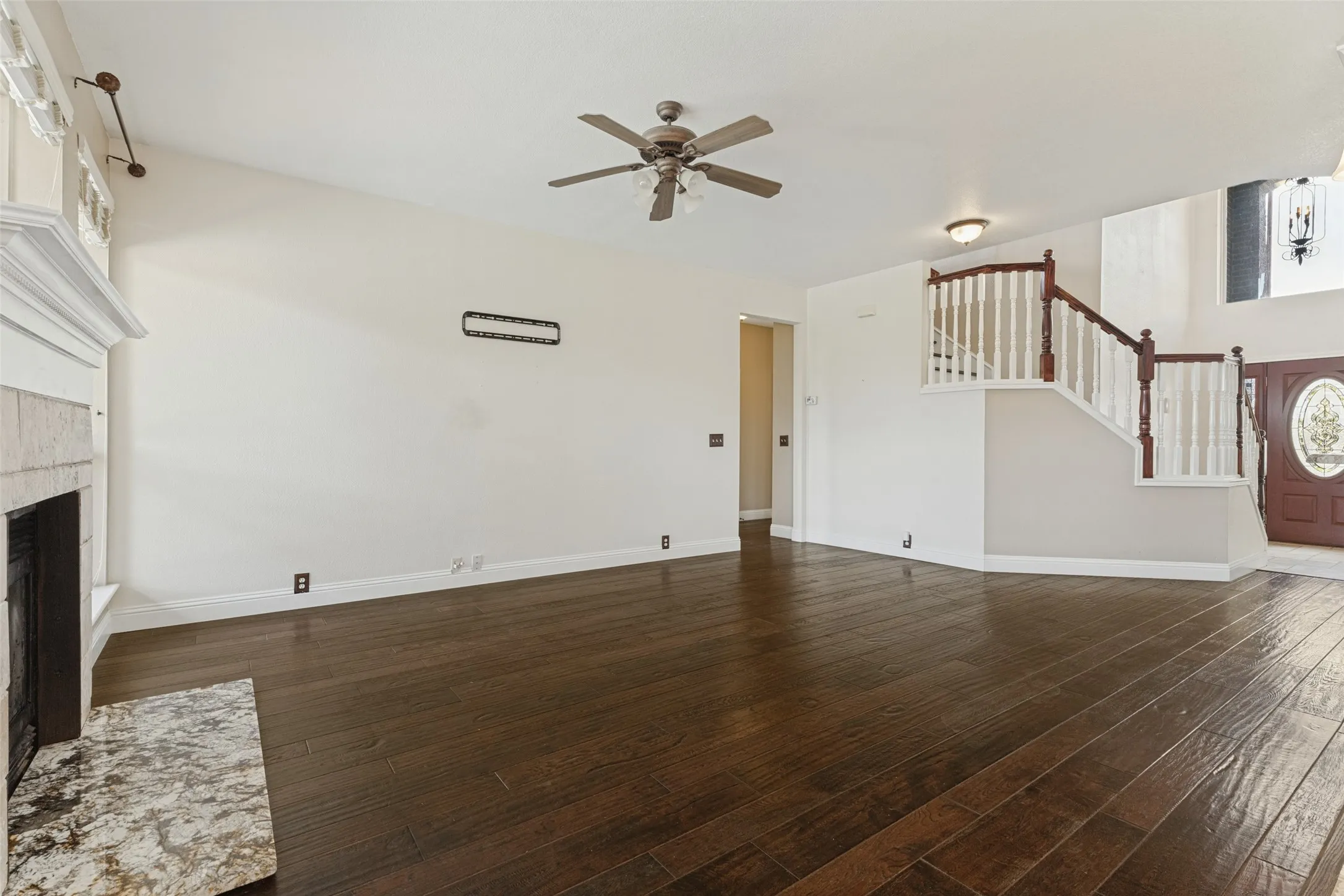 Single Family Residence For Sale in Tarrant County , 4237 Shores Court, Fort Worth, Texas 76137, 4 Bedroom, 3 Bathroom, 2 Garage spaces, 2,808 Sqft, built in 2001, mls#21398726, Real Estate Agent in Fort Worth, Homes For Sale in Tarrant county, Homes For Sale in Fort Worth, Realtor in Fort Worth Texas, Real Estate Brokerage Independent Realty Texas, Luminita Cordes Realtor