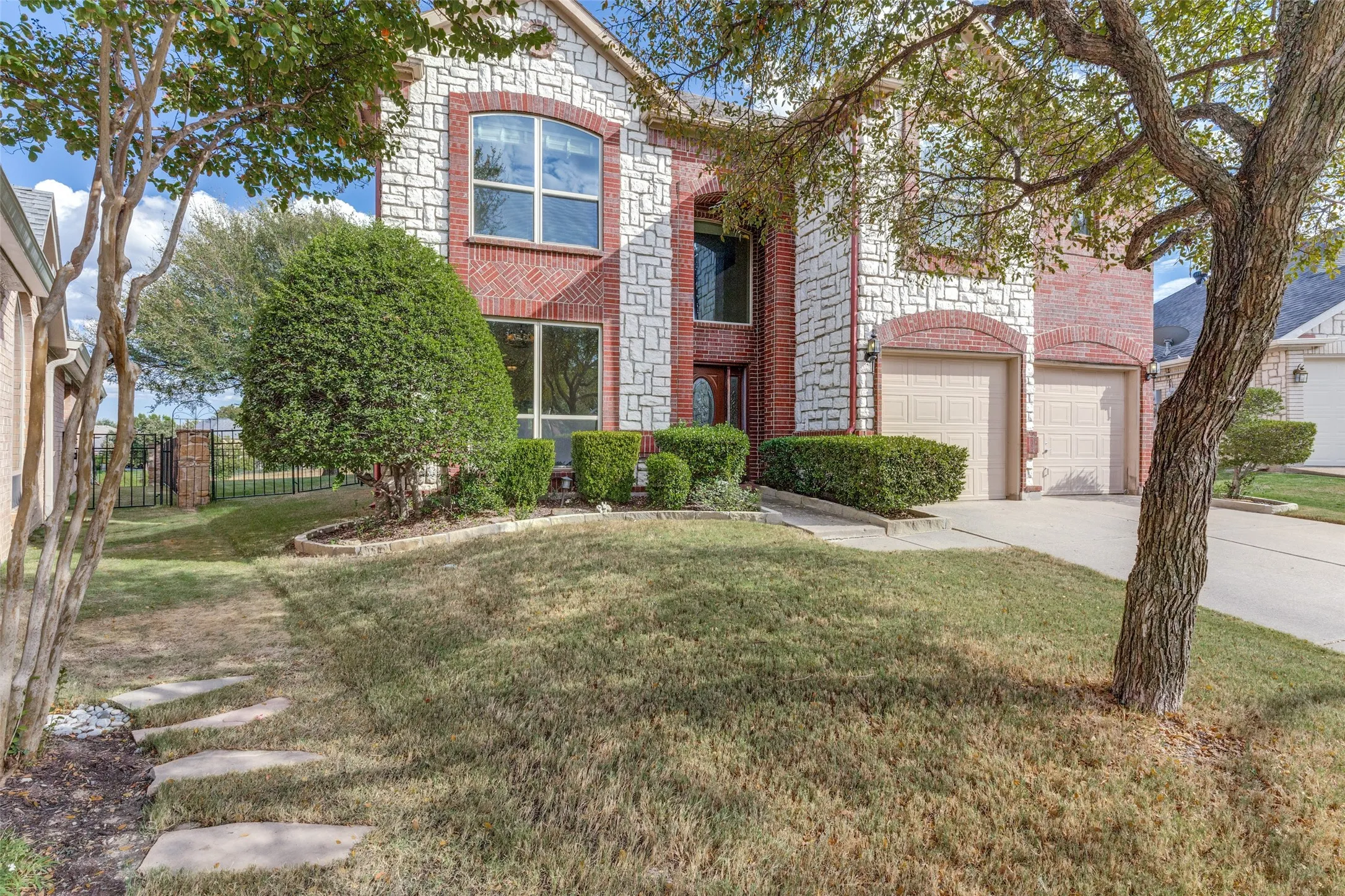 Single Family Residence For Sale in Tarrant County , 4237 Shores Court, Fort Worth, Texas 76137, 4 Bedroom, 3 Bathroom, 2 Garage spaces, 2,808 Sqft, built in 2001, mls#21398726, Real Estate Agent in Fort Worth, Homes For Sale in Tarrant county, Homes For Sale in Fort Worth, Realtor in Fort Worth Texas, Real Estate Brokerage Independent Realty Texas, Luminita Cordes Realtor