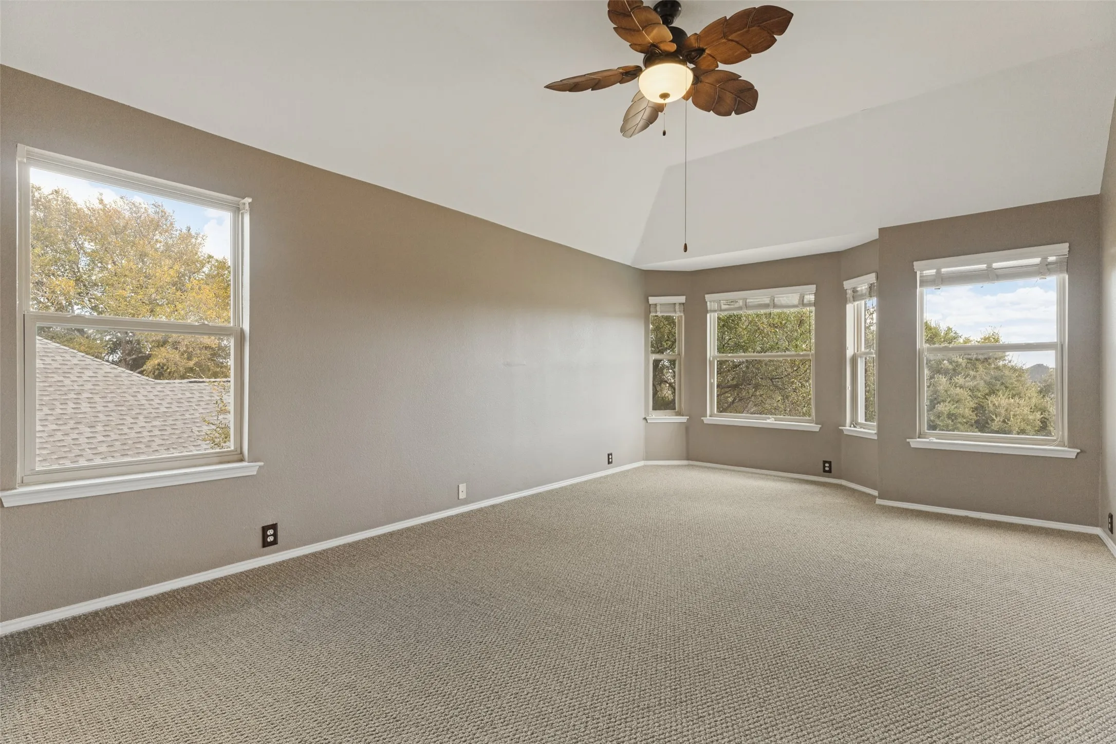 Single Family Residence For Sale in Tarrant County , 4237 Shores Court, Fort Worth, Texas 76137, 4 Bedroom, 3 Bathroom, 2 Garage spaces, 2,808 Sqft, built in 2001, mls#21398726, Real Estate Agent in Fort Worth, Homes For Sale in Tarrant county, Homes For Sale in Fort Worth, Realtor in Fort Worth Texas, Real Estate Brokerage Independent Realty Texas, Luminita Cordes Realtor