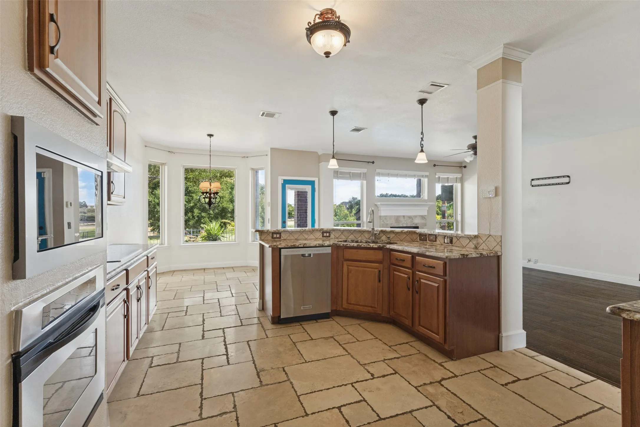 Single Family Residence For Sale in Tarrant County , 4237 Shores Court, Fort Worth, Texas 76137, 4 Bedroom, 3 Bathroom, 2 Garage spaces, 2,808 Sqft, built in 2001, mls#21398726, Real Estate Agent in Fort Worth, Homes For Sale in Tarrant county, Homes For Sale in Fort Worth, Realtor in Fort Worth Texas, Real Estate Brokerage Independent Realty Texas, Luminita Cordes Realtor