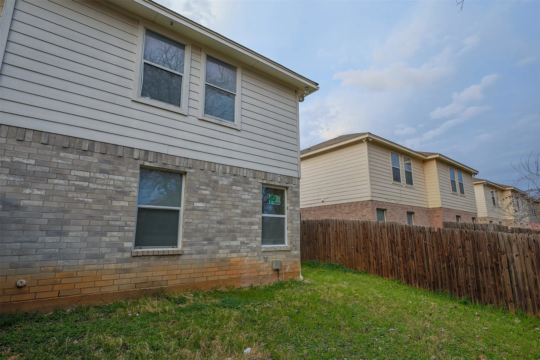 Townhouse For Rent in Tarrant County , 1208 Village Garden Drive, Azle, Texas 76020, 4 Bedroom, 2 Bathroom, 1 Garage spaces, 1,246 Sqft, built in 2006, mls#21403180, Real Estate Agent in Azle, Homes For Rent in Tarrant county, Homes For Rent in Azle, Realtor in Azle Texas, Real Estate Brokerage Independent Realty Texas, Luminita Cordes Realtor