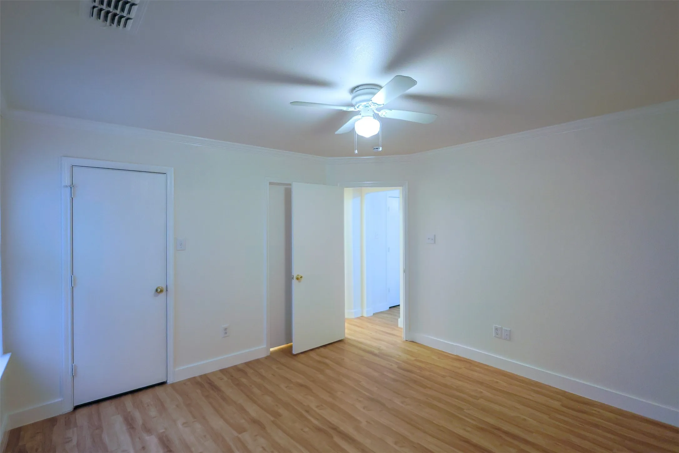 Townhouse For Rent in Tarrant County , 1208 Village Garden Drive, Azle, Texas 76020, 4 Bedroom, 2 Bathroom, 1 Garage spaces, 1,246 Sqft, built in 2006, mls#21403180, Real Estate Agent in Azle, Homes For Rent in Tarrant county, Homes For Rent in Azle, Realtor in Azle Texas, Real Estate Brokerage Independent Realty Texas, Luminita Cordes Realtor