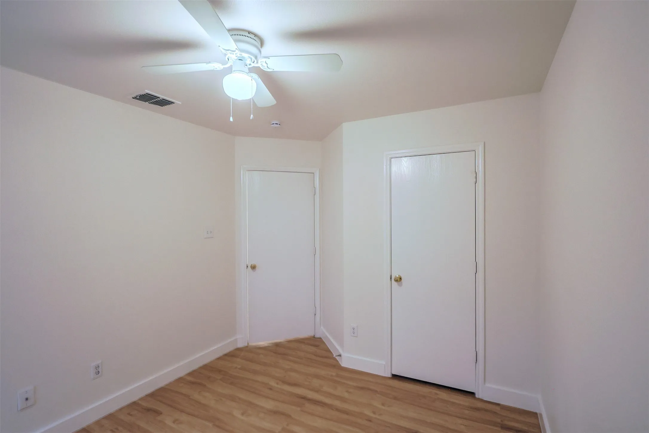 Townhouse For Rent in Tarrant County , 1208 Village Garden Drive, Azle, Texas 76020, 4 Bedroom, 2 Bathroom, 1 Garage spaces, 1,246 Sqft, built in 2006, mls#21403180, Real Estate Agent in Azle, Homes For Rent in Tarrant county, Homes For Rent in Azle, Realtor in Azle Texas, Real Estate Brokerage Independent Realty Texas, Luminita Cordes Realtor