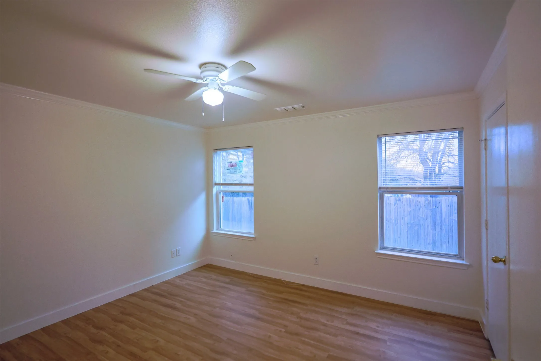Townhouse For Rent in Tarrant County , 1208 Village Garden Drive, Azle, Texas 76020, 4 Bedroom, 2 Bathroom, 1 Garage spaces, 1,246 Sqft, built in 2006, mls#21403180, Real Estate Agent in Azle, Homes For Rent in Tarrant county, Homes For Rent in Azle, Realtor in Azle Texas, Real Estate Brokerage Independent Realty Texas, Luminita Cordes Realtor