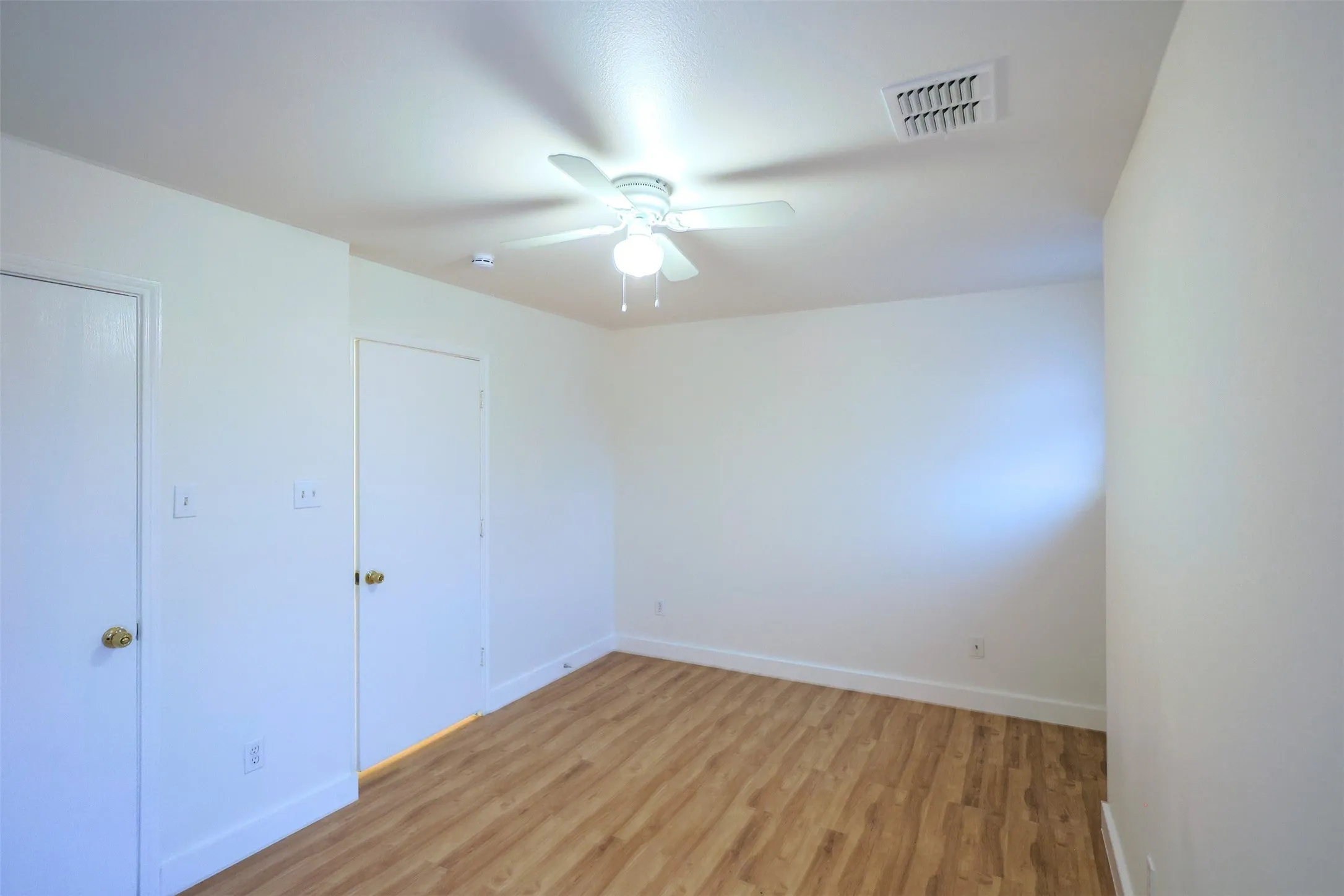 Townhouse For Rent in Tarrant County , 1208 Village Garden Drive, Azle, Texas 76020, 4 Bedroom, 2 Bathroom, 1 Garage spaces, 1,246 Sqft, built in 2006, mls#21403180, Real Estate Agent in Azle, Homes For Rent in Tarrant county, Homes For Rent in Azle, Realtor in Azle Texas, Real Estate Brokerage Independent Realty Texas, Luminita Cordes Realtor