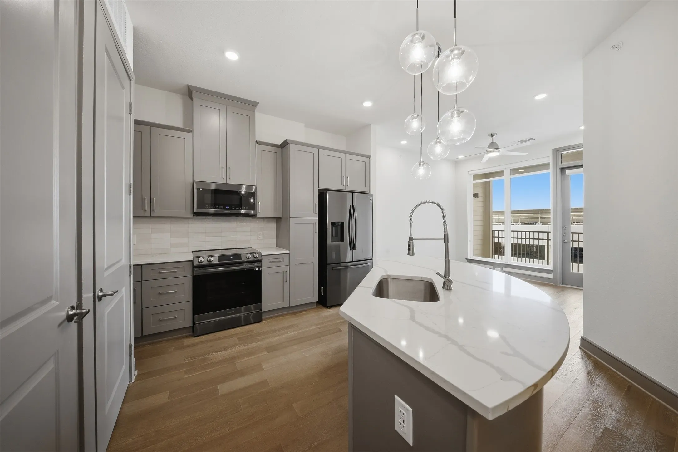 Condominium For Rent in Denton County , 2700 Old Denton Road 4450, Carrollton, Texas 75007, 1 Bedroom, 1 Bathroom, 1 Garage spaces, 835 Sqft, built in 2022, mls#21403161, Real Estate Agent in Carrollton, Homes For Rent in Denton county, Homes For Rent in Carrollton, Realtor in Carrollton Texas, Real Estate Brokerage Independent Realty Texas, Luminita Cordes Realtor