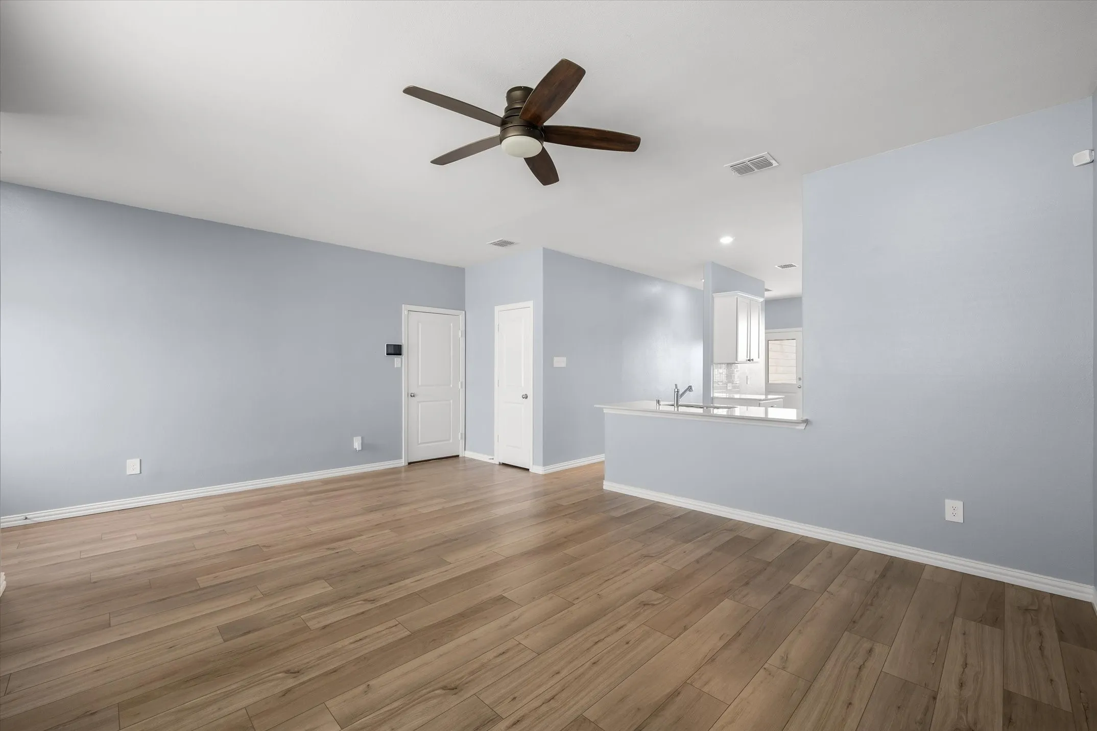 Single Family Residence For Sale in Kaufman County , 5404 Montrose Drive, Forney, Texas 75126, 3 Bedroom, 2 Bathroom, 2 Garage spaces, 1,430 Sqft, built in 2022, mls#21403106, Real Estate Agent in Forney, Homes For Sale in Kaufman county, Homes For Sale in Forney, Realtor in Forney Texas, Real Estate Brokerage Independent Realty Texas, Luminita Cordes Realtor