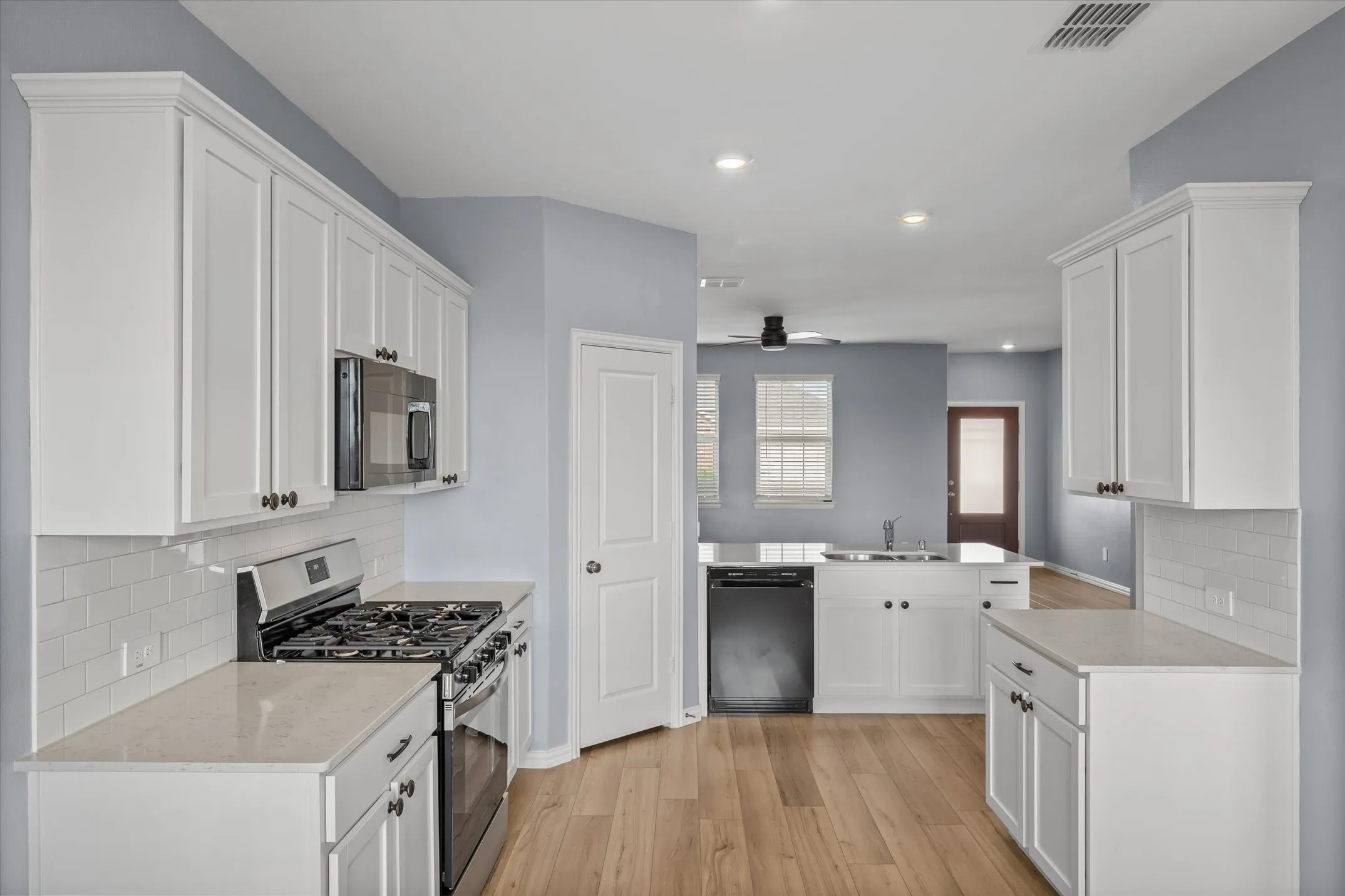 Single Family Residence For Sale in Kaufman County , 5404 Montrose Drive, Forney, Texas 75126, 3 Bedroom, 2 Bathroom, 2 Garage spaces, 1,430 Sqft, built in 2022, mls#21403106, Real Estate Agent in Forney, Homes For Sale in Kaufman county, Homes For Sale in Forney, Realtor in Forney Texas, Real Estate Brokerage Independent Realty Texas, Luminita Cordes Realtor