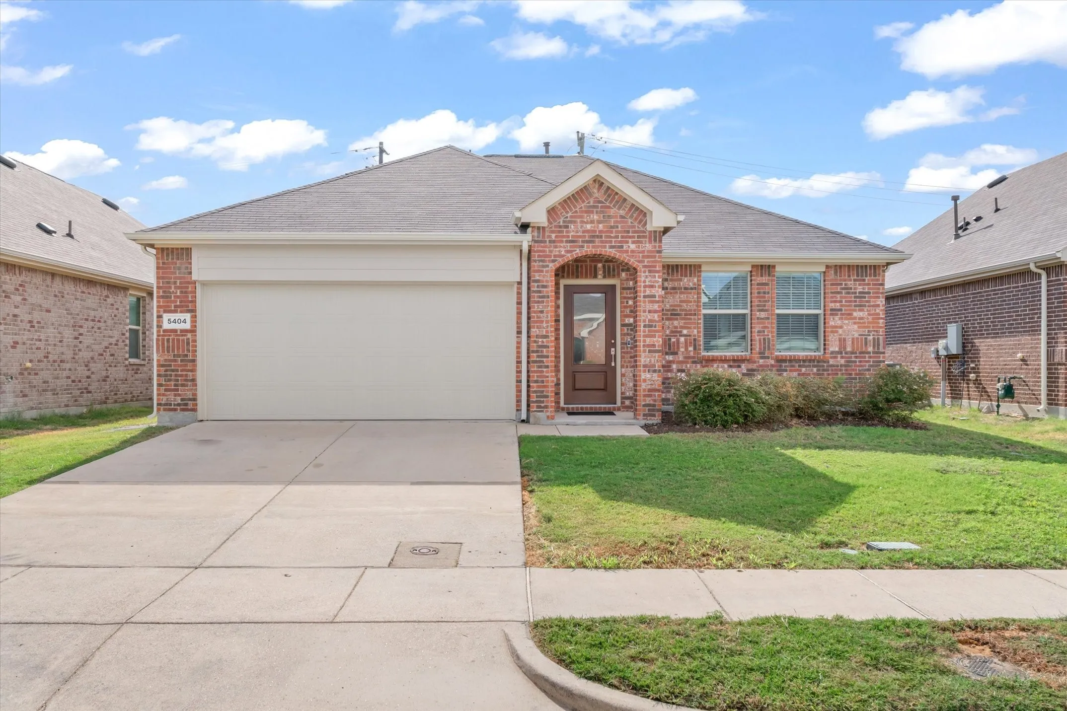 Single Family Residence For Sale in Kaufman County , 5404 Montrose Drive, Forney, Texas 75126, 3 Bedroom, 2 Bathroom, 2 Garage spaces, 1,430 Sqft, built in 2022, mls#21403106, Real Estate Agent in Forney, Homes For Sale in Kaufman county, Homes For Sale in Forney, Realtor in Forney Texas, Real Estate Brokerage Independent Realty Texas, Luminita Cordes Realtor
