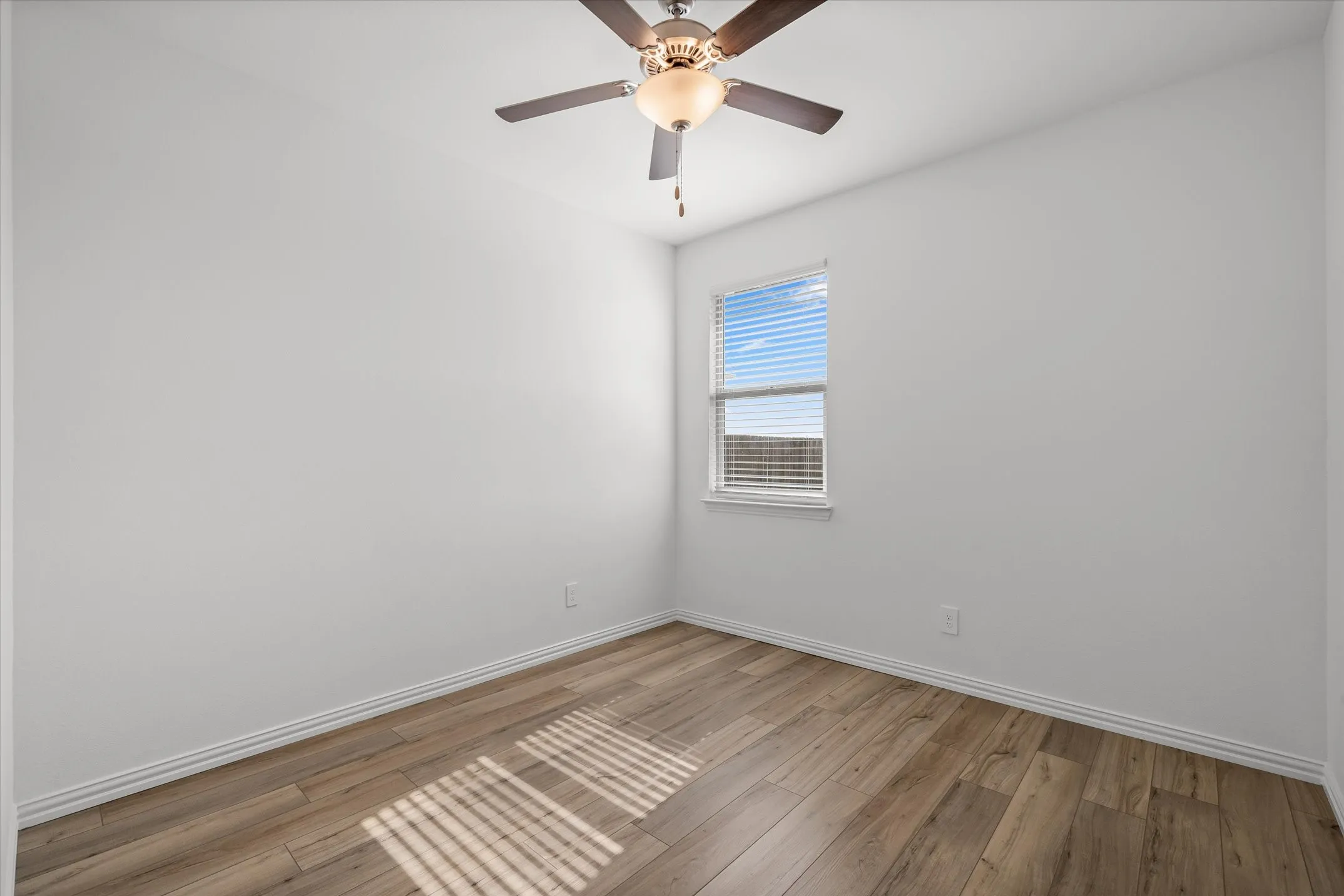 Single Family Residence For Sale in Kaufman County , 5404 Montrose Drive, Forney, Texas 75126, 3 Bedroom, 2 Bathroom, 2 Garage spaces, 1,430 Sqft, built in 2022, mls#21403106, Real Estate Agent in Forney, Homes For Sale in Kaufman county, Homes For Sale in Forney, Realtor in Forney Texas, Real Estate Brokerage Independent Realty Texas, Luminita Cordes Realtor
