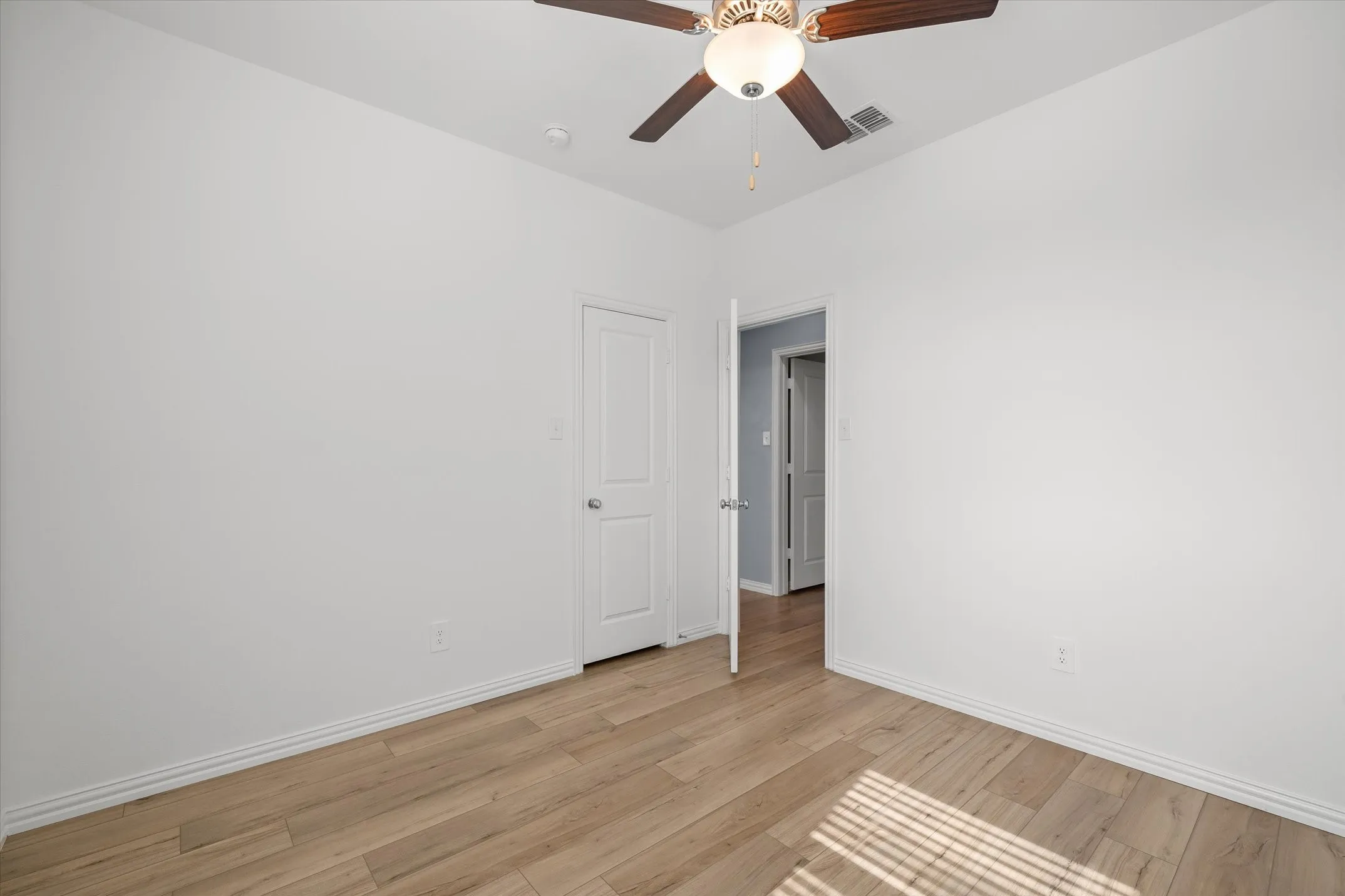 Single Family Residence For Sale in Kaufman County , 5404 Montrose Drive, Forney, Texas 75126, 3 Bedroom, 2 Bathroom, 2 Garage spaces, 1,430 Sqft, built in 2022, mls#21403106, Real Estate Agent in Forney, Homes For Sale in Kaufman county, Homes For Sale in Forney, Realtor in Forney Texas, Real Estate Brokerage Independent Realty Texas, Luminita Cordes Realtor
