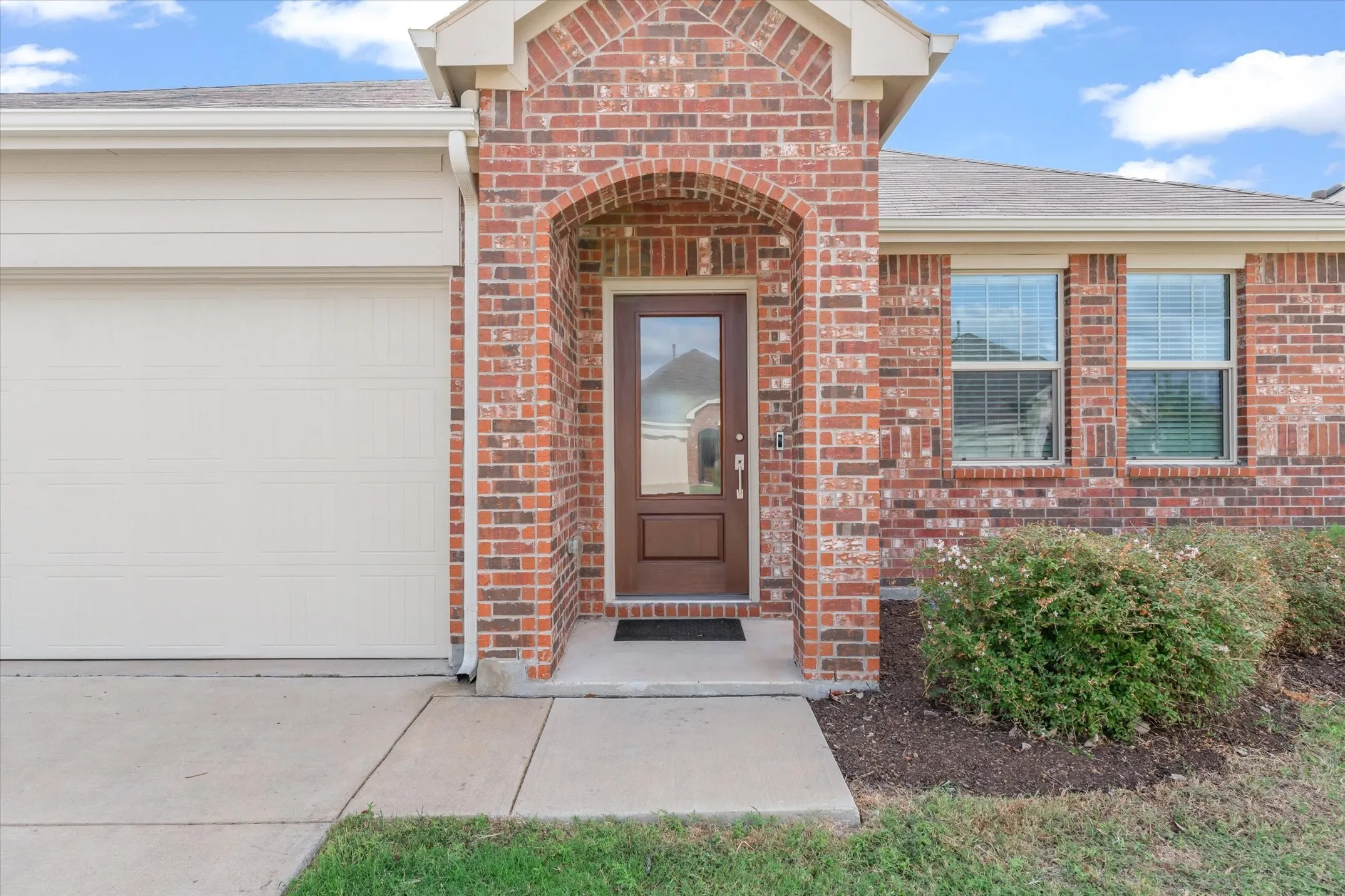 Single Family Residence For Sale in Kaufman County , 5404 Montrose Drive, Forney, Texas 75126, 3 Bedroom, 2 Bathroom, 2 Garage spaces, 1,430 Sqft, built in 2022, mls#21403106, Real Estate Agent in Forney, Homes For Sale in Kaufman county, Homes For Sale in Forney, Realtor in Forney Texas, Real Estate Brokerage Independent Realty Texas, Luminita Cordes Realtor