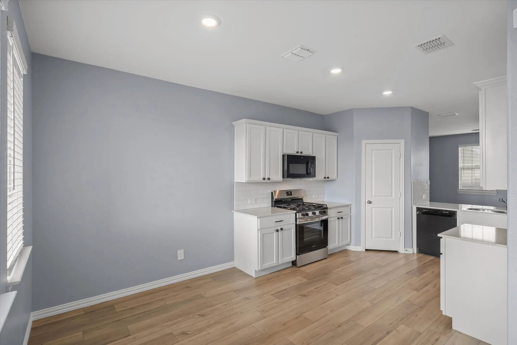 Single Family Residence For Sale in Kaufman County , 5404 Montrose Drive, Forney, Texas 75126, 3 Bedroom, 2 Bathroom, 2 Garage spaces, 1,430 Sqft, built in 2022, mls#21403106, Real Estate Agent in Forney, Homes For Sale in Kaufman county, Homes For Sale in Forney, Realtor in Forney Texas, Real Estate Brokerage Independent Realty Texas, Luminita Cordes Realtor