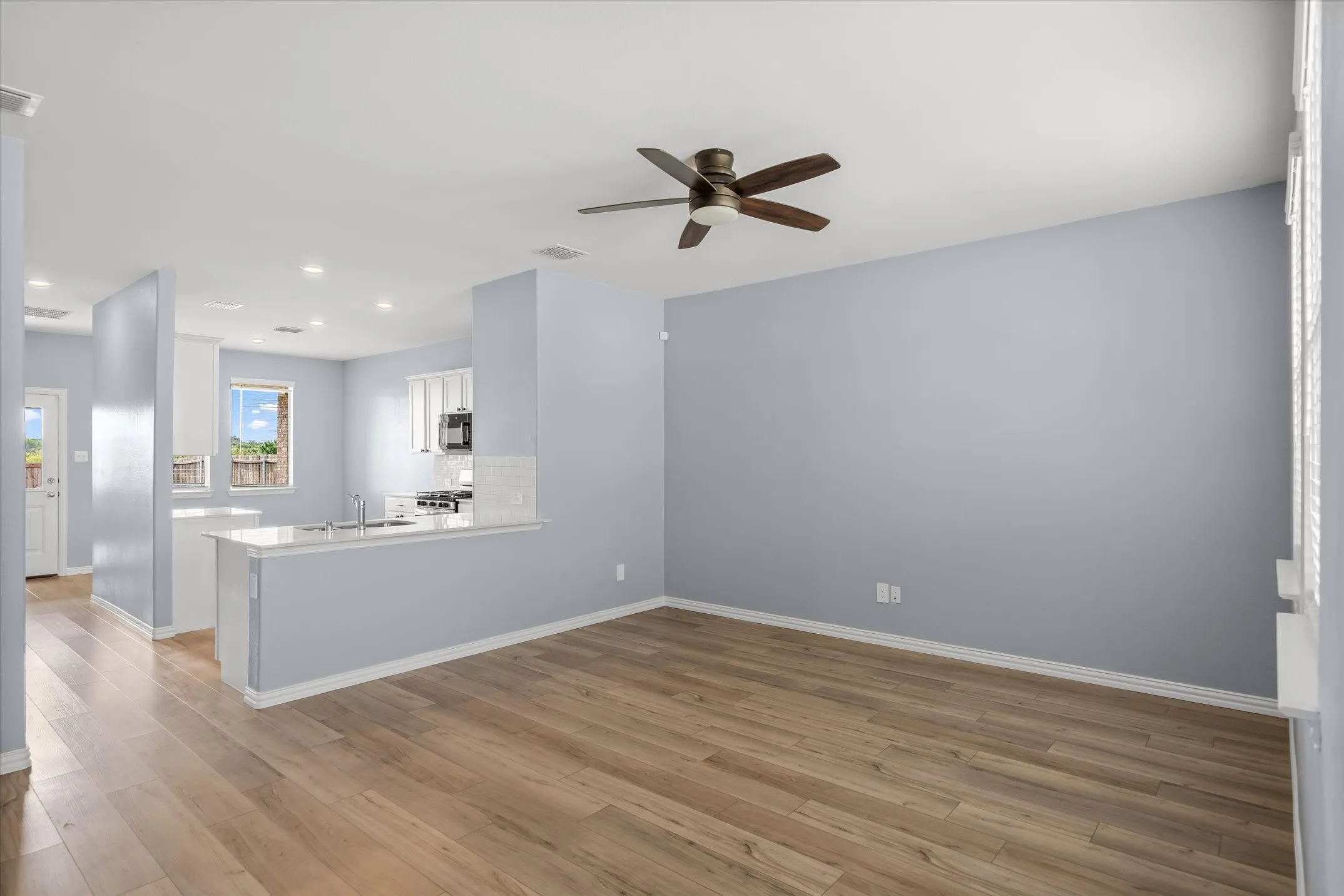 Single Family Residence For Sale in Kaufman County , 5404 Montrose Drive, Forney, Texas 75126, 3 Bedroom, 2 Bathroom, 2 Garage spaces, 1,430 Sqft, built in 2022, mls#21403106, Real Estate Agent in Forney, Homes For Sale in Kaufman county, Homes For Sale in Forney, Realtor in Forney Texas, Real Estate Brokerage Independent Realty Texas, Luminita Cordes Realtor