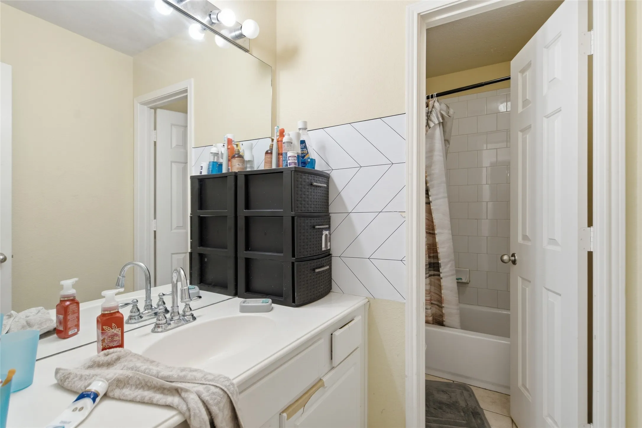 Single Family Residence For Sale in Denton County , 11117 Silver Horn Drive, Frisco, Texas 75033, 5 Bedroom, 4 Bathroom, 2 Garage spaces, 3,781 Sqft, built in 2005, mls#21403183, Real Estate Agent in Frisco, Homes For Sale in Denton county, Homes For Sale in Frisco, Realtor in Frisco Texas, Real Estate Brokerage Independent Realty Texas, Luminita Cordes Realtor