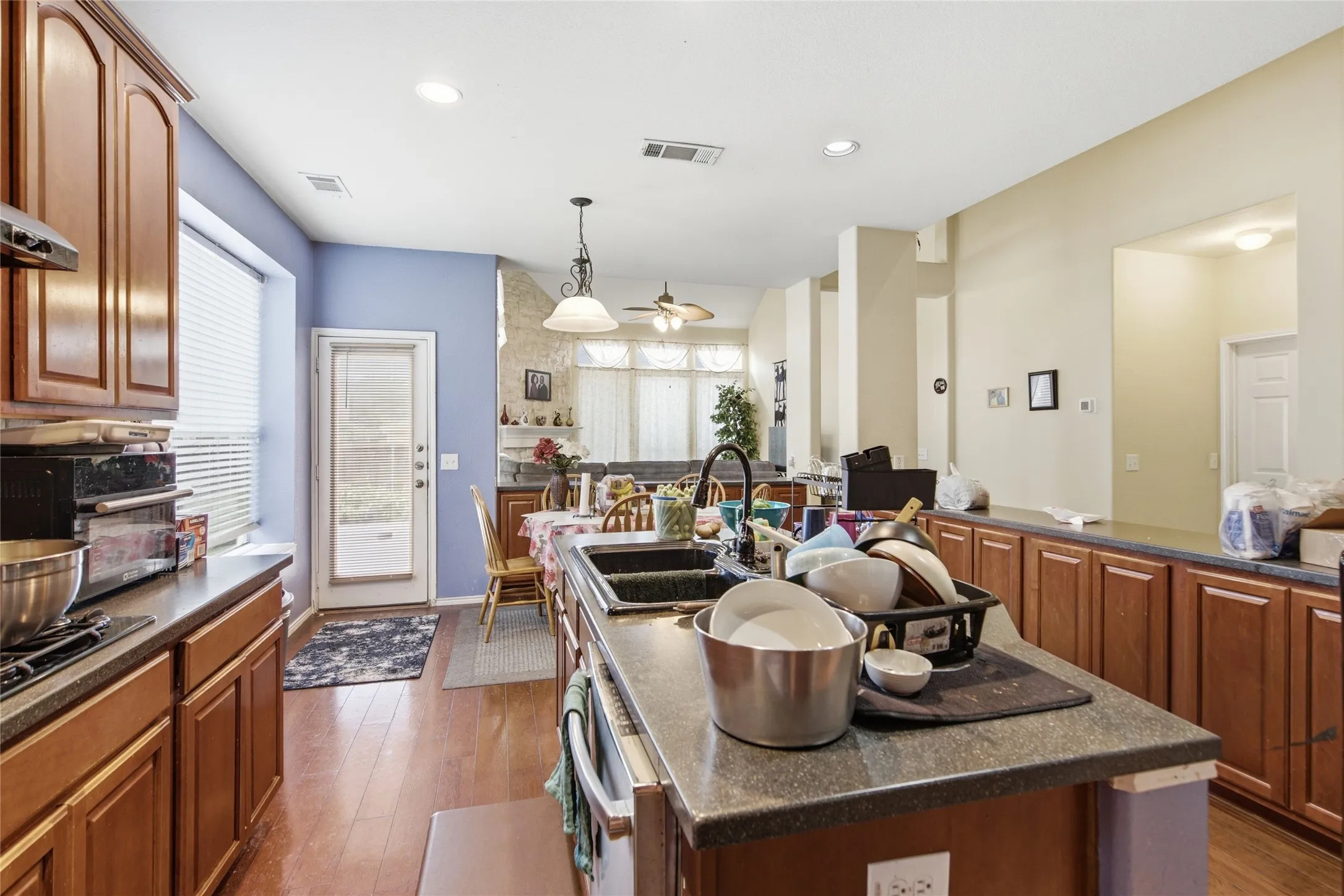 Single Family Residence For Sale in Denton County , 11117 Silver Horn Drive, Frisco, Texas 75033, 5 Bedroom, 4 Bathroom, 2 Garage spaces, 3,781 Sqft, built in 2005, mls#21403183, Real Estate Agent in Frisco, Homes For Sale in Denton county, Homes For Sale in Frisco, Realtor in Frisco Texas, Real Estate Brokerage Independent Realty Texas, Luminita Cordes Realtor