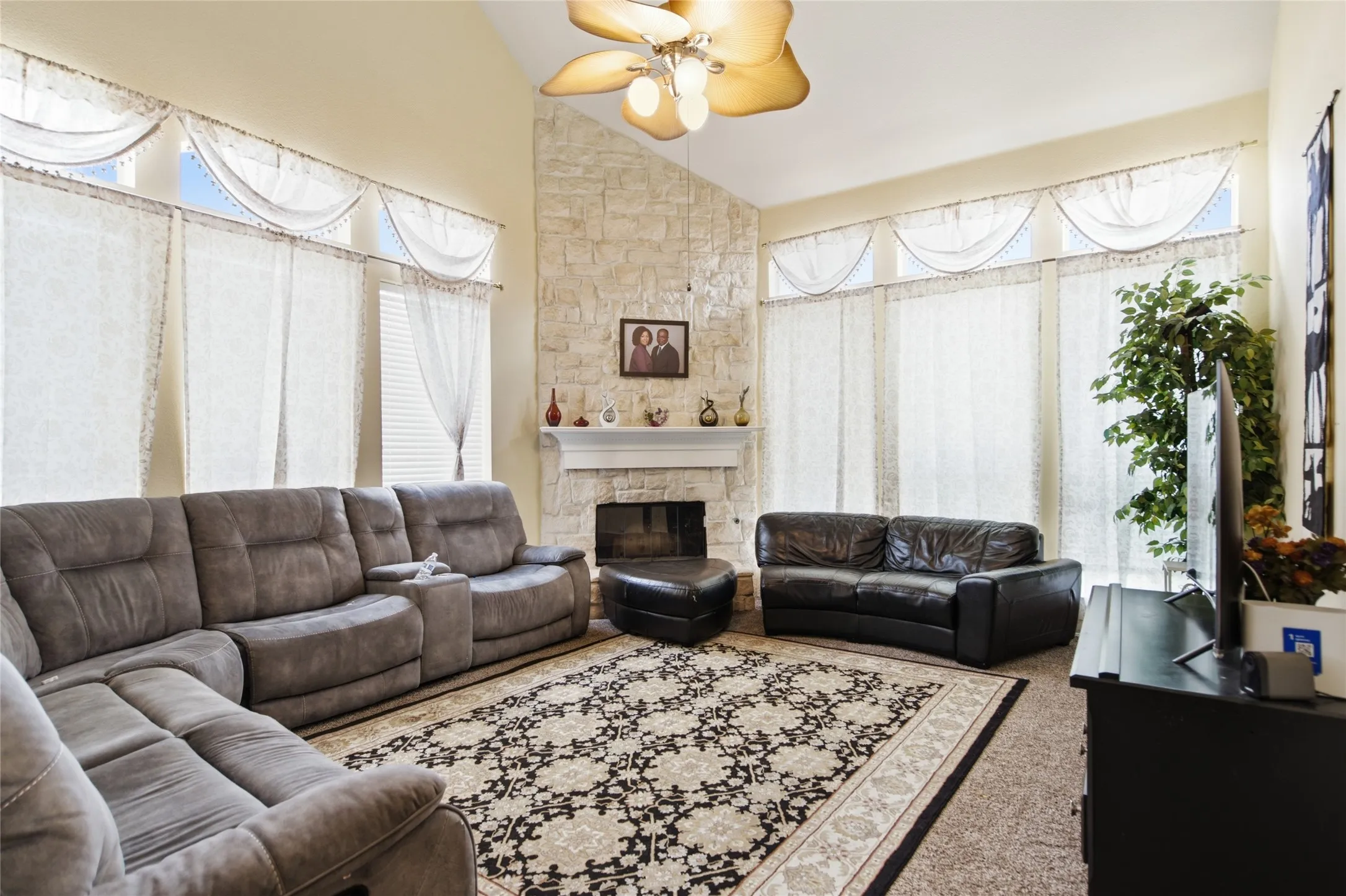 Single Family Residence For Sale in Denton County , 11117 Silver Horn Drive, Frisco, Texas 75033, 5 Bedroom, 4 Bathroom, 2 Garage spaces, 3,781 Sqft, built in 2005, mls#21403183, Real Estate Agent in Frisco, Homes For Sale in Denton county, Homes For Sale in Frisco, Realtor in Frisco Texas, Real Estate Brokerage Independent Realty Texas, Luminita Cordes Realtor