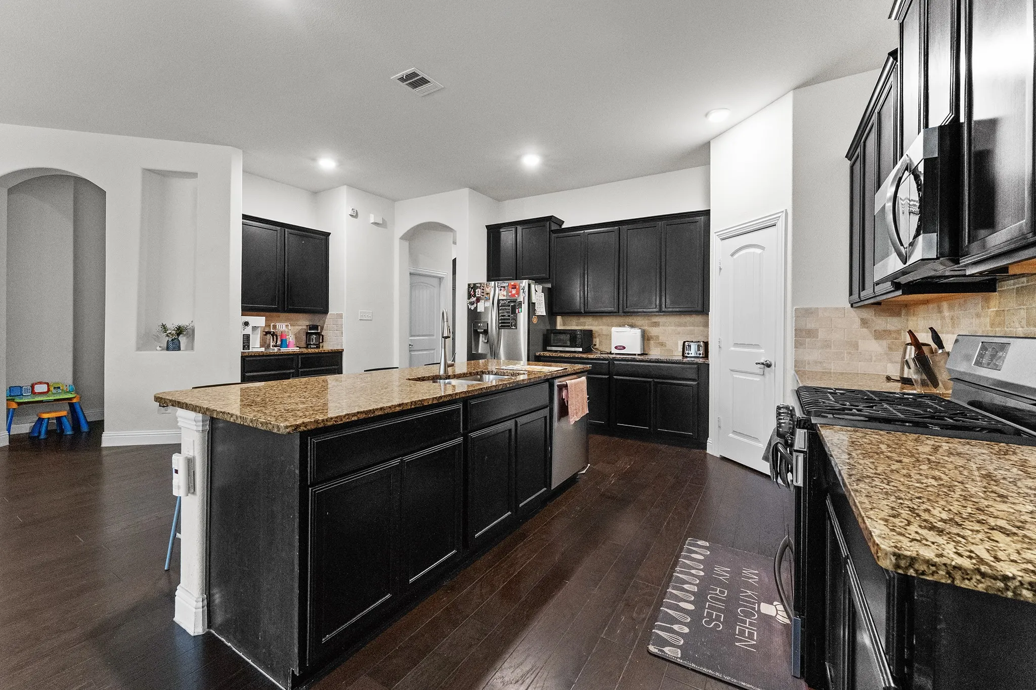 Single Family Residence For Rent in Denton County , 16313 Brayton Road, Frisco, Texas 75036, 3 Bedroom, 2 Bathroom, 2 Garage spaces, 2,041 Sqft, built in 2018, mls#21403184, Real Estate Agent in Frisco, Homes For Rent in Denton county, Homes For Rent in Frisco, Realtor in Frisco Texas, Real Estate Brokerage Independent Realty Texas, Luminita Cordes Realtor